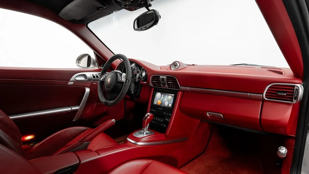 2012 Porsche 911 Turbo S angeboten von einem Fachhändler in Dubai, Vereinigte Arabische Emirate, Foto 17 von 25