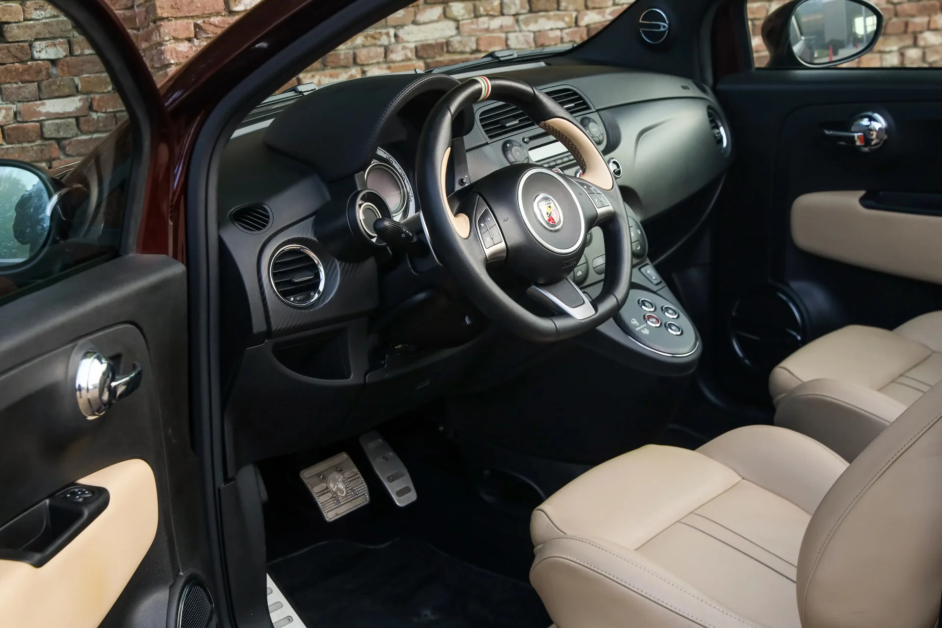 2013 Abarth 695 Edizione Maserati, 24/30