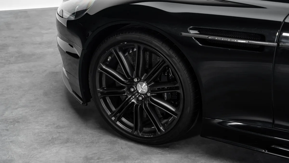 2013 Aston Martin DBS 770 Ultimate proposée par un concessionnaire spécialisé à Dubai, Émirats arabes unis, photo 6 sur 25