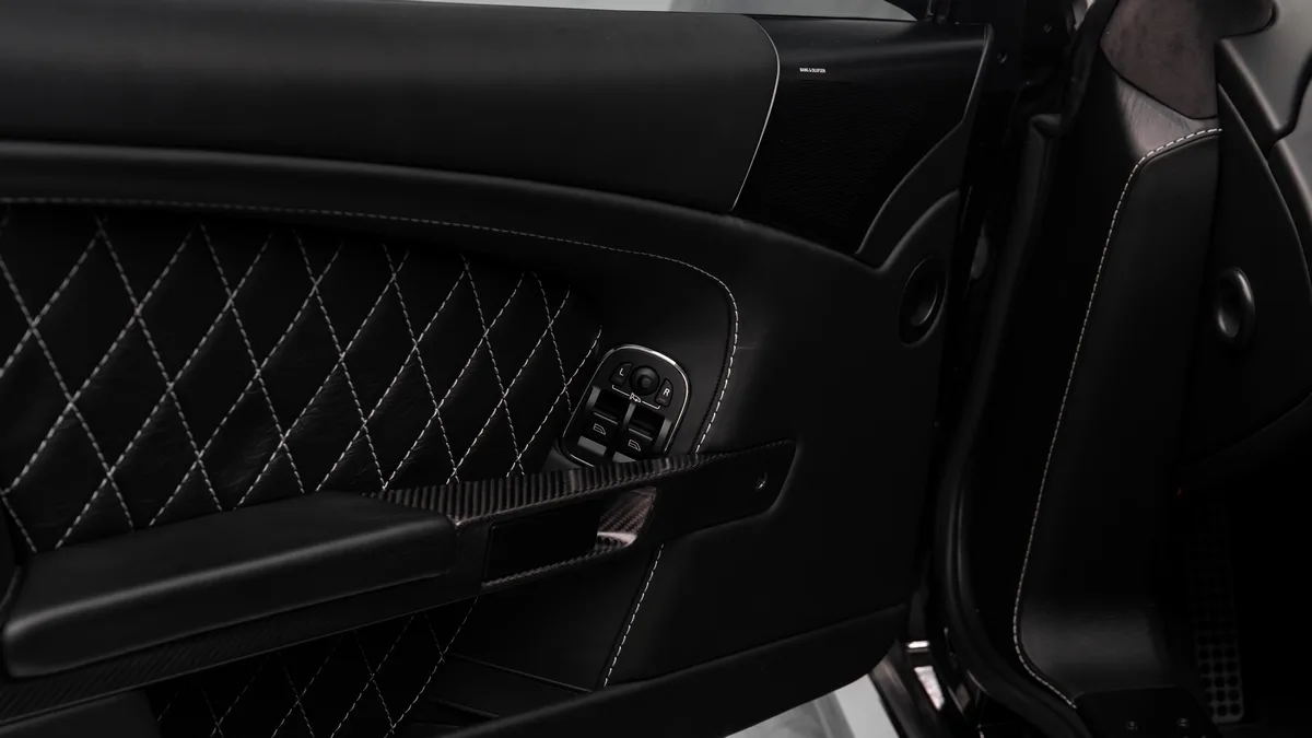 2013 Aston Martin DBS 770 Ultimate proposée par un concessionnaire spécialisé à Dubai, Émirats arabes unis, photo 10 sur 25