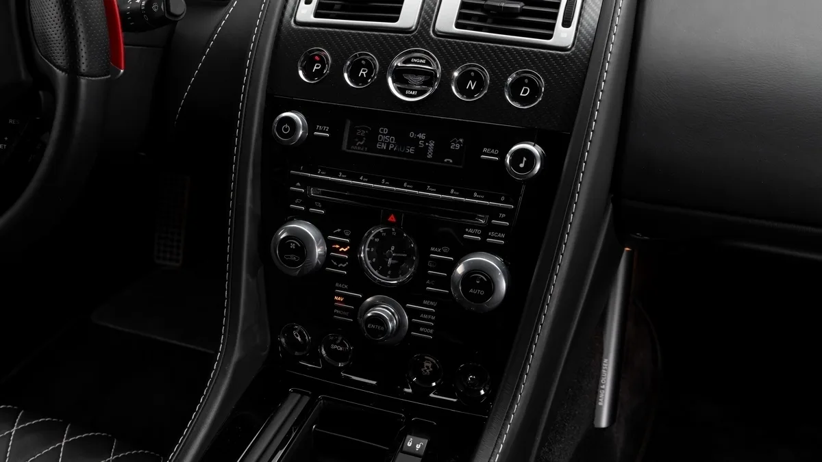 2013 Aston Martin DBS 770 Ultimate proposée par un concessionnaire spécialisé à Dubai, Émirats arabes unis, photo 16 sur 25