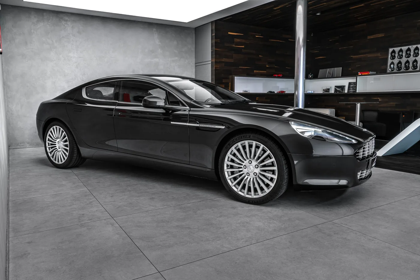 2013 Aston Martin Rapide offered by a specialist dealer in Ostrava, Czechia, photo 4 of 25
