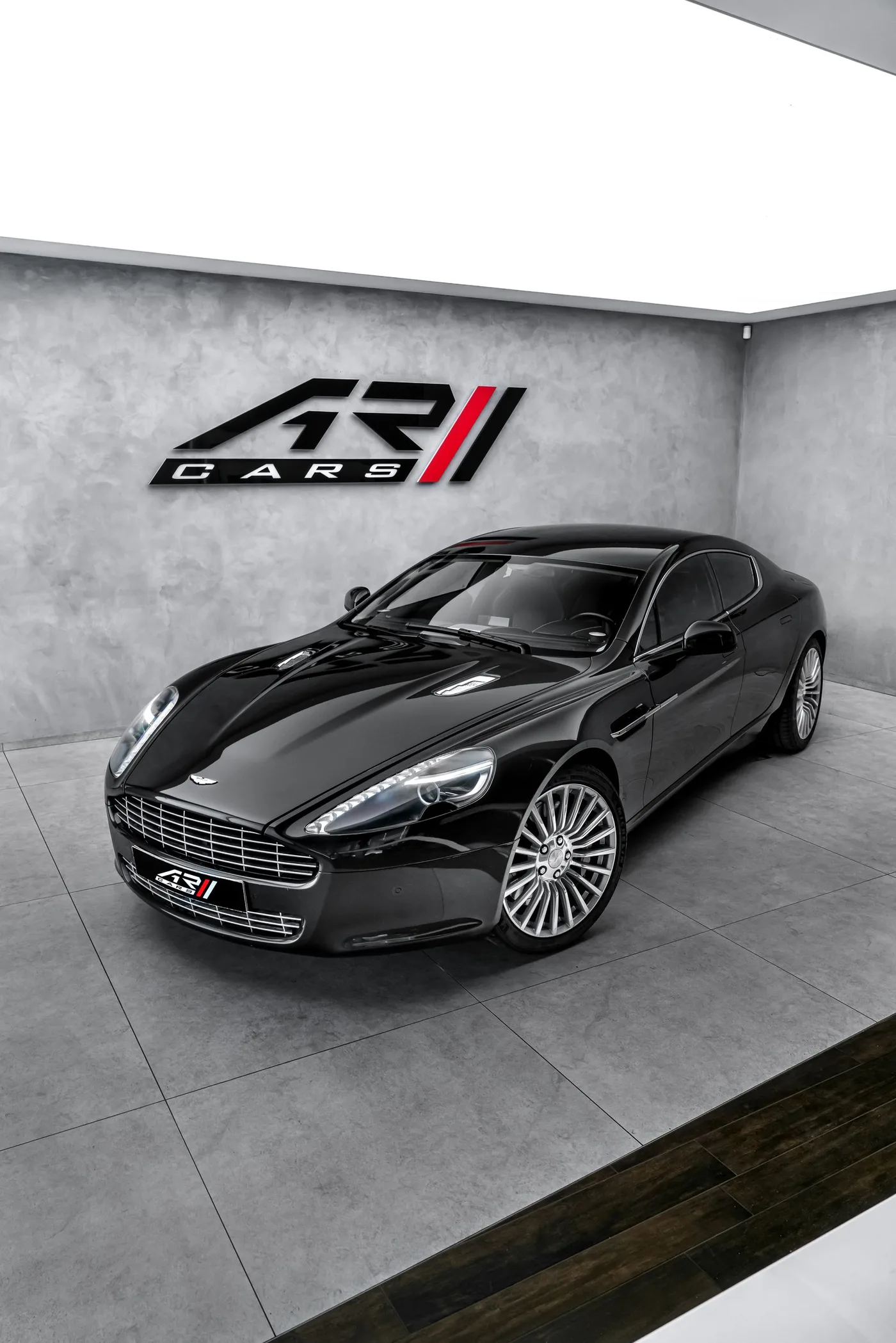 2013 Aston Martin Rapide offered by a specialist dealer in Ostrava, Czechia, photo 8 of 25
