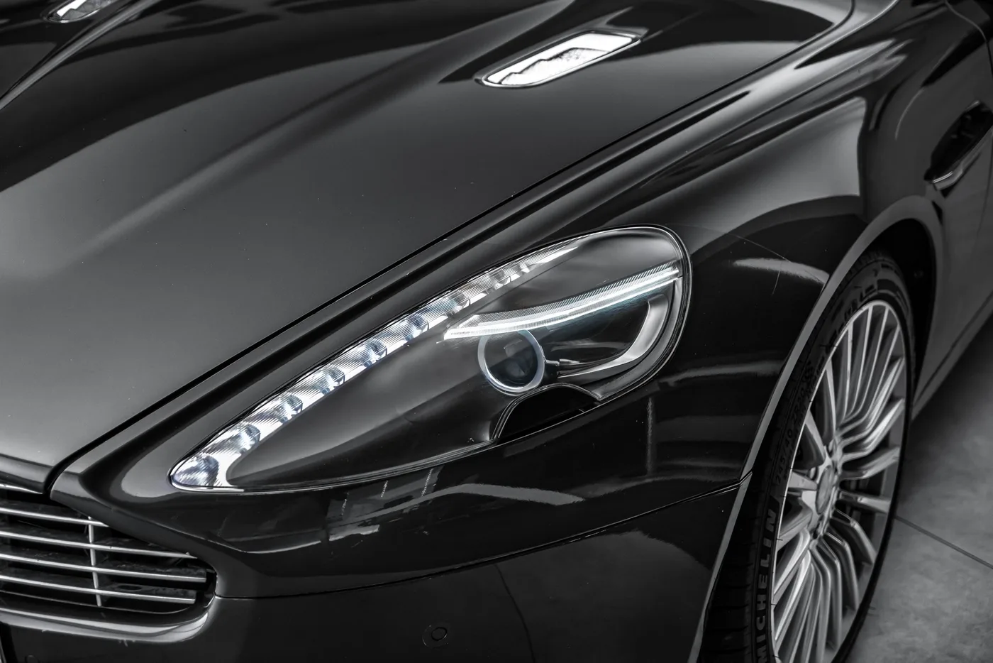 2013 Aston Martin Rapide offered by a specialist dealer in Ostrava, Czechia, photo 9 of 25