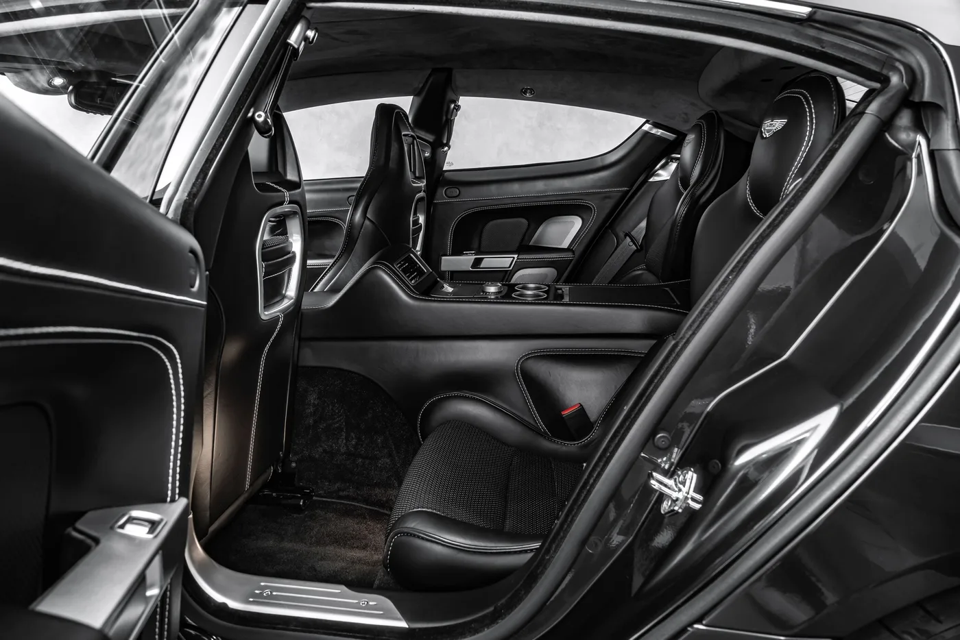 2013 Aston Martin Rapide offered by a specialist dealer in Ostrava, Czechia, photo 14 of 25