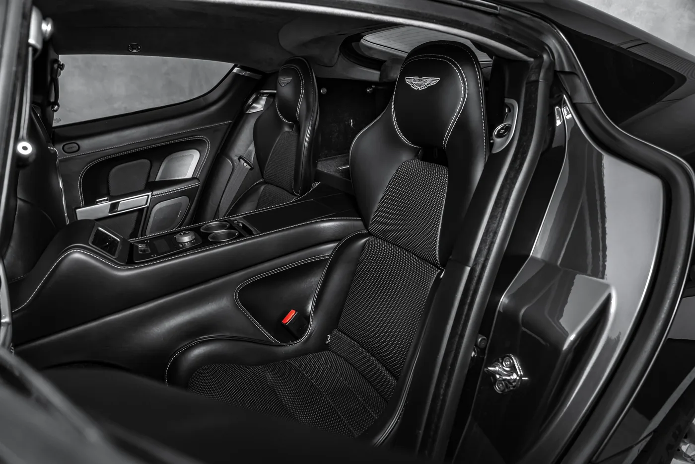 2013 Aston Martin Rapide offered by a specialist dealer in Ostrava, Czechia, photo 15 of 25