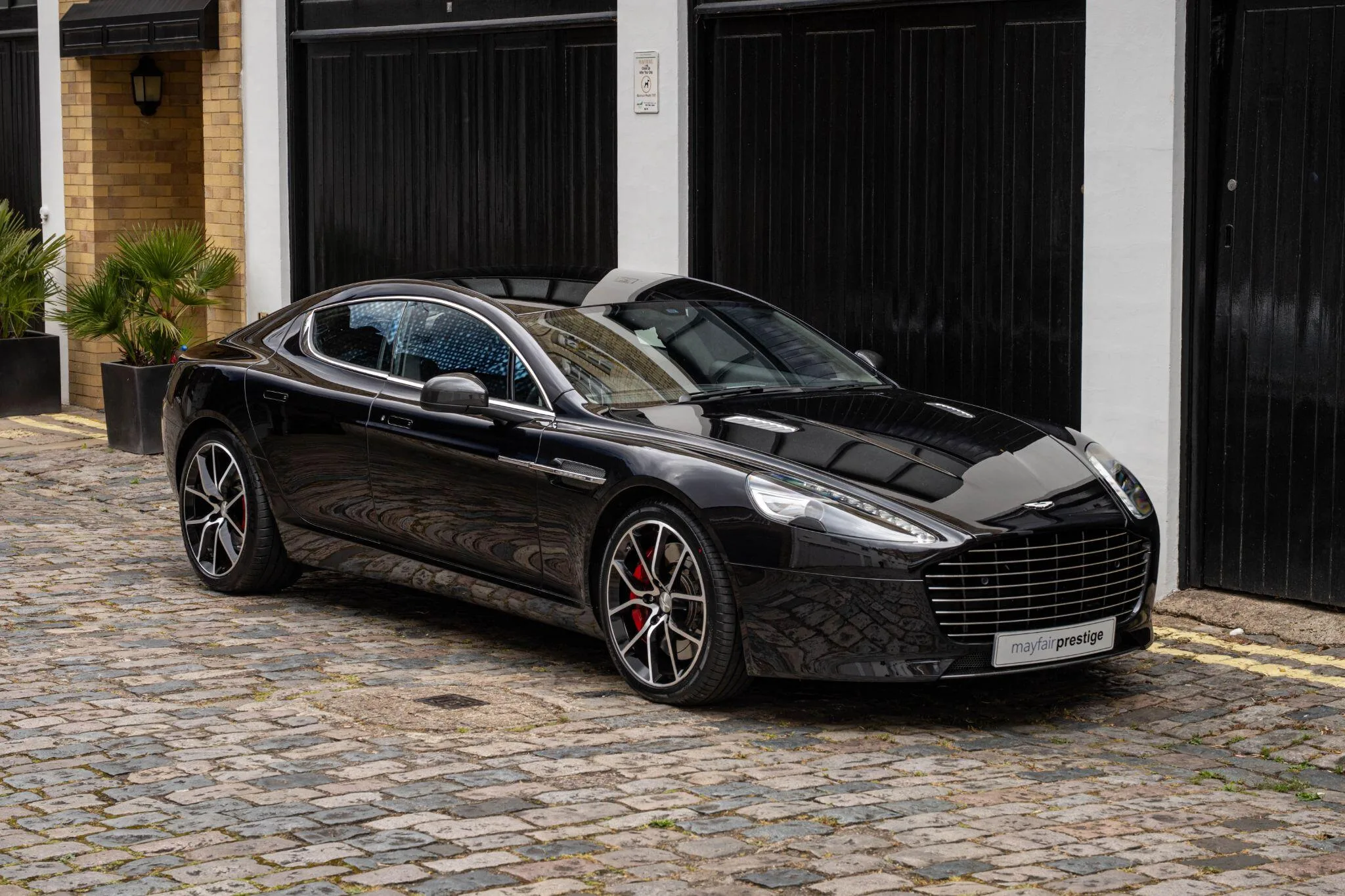 2013 Aston Martin Rapide S angeboten von einem Fachhändler in London, Vereinigtes Königreich, Hauptfoto