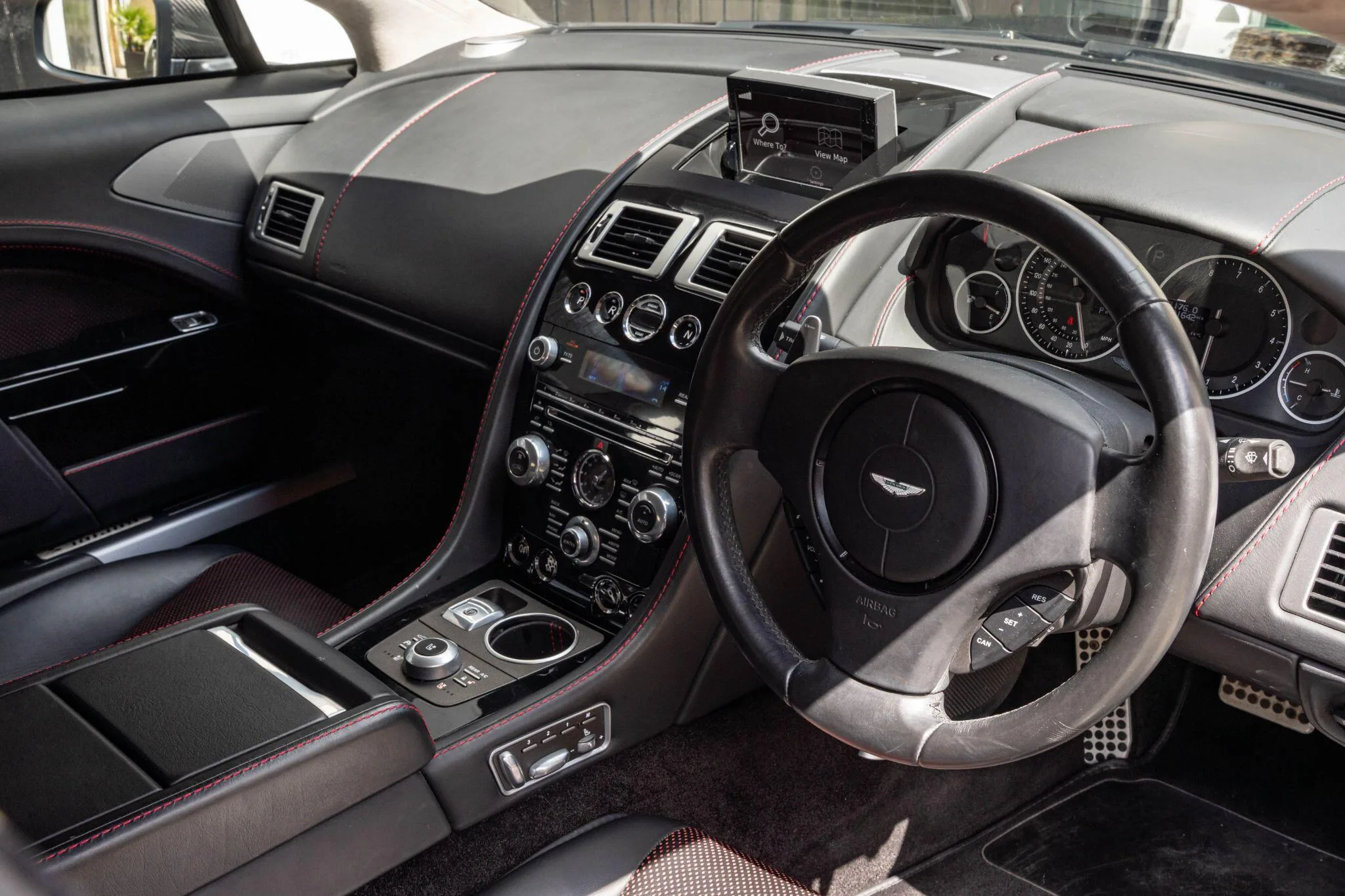 2013 Aston Martin Rapide S, 28/30
