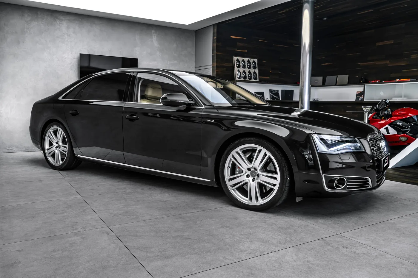 2013 Audi A8 6.3 W12 L Exclusive angeboten von einem Fachhändler in Ostrava, Tschechien, Foto 4 von 25