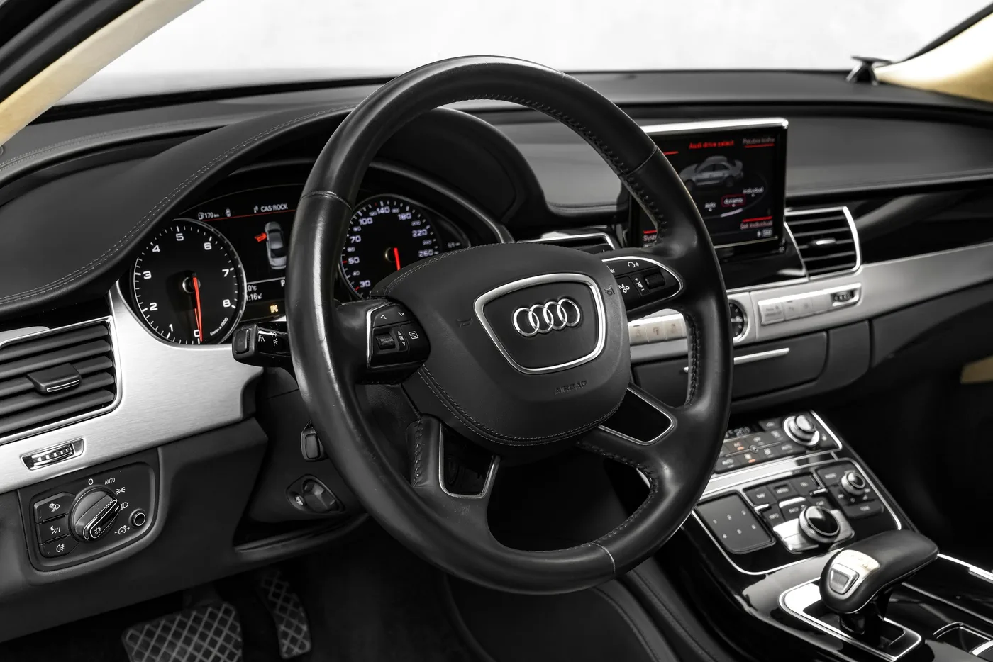 2013 Audi A8 6.3 W12 L Exclusive angeboten von einem Fachhändler in Ostrava, Tschechien, Foto 16 von 25