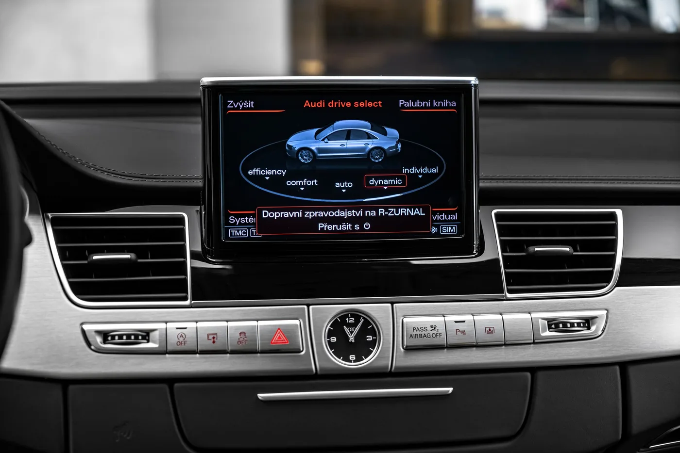 2013 Audi A8 6.3 W12 L Exclusive angeboten von einem Fachhändler in Ostrava, Tschechien, Foto 19 von 25