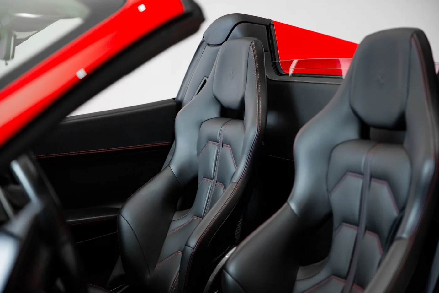 2013 Ferrari 458 Spider offered by a specialist dealer in Hengelo, Netherlands, photo 11 of 15