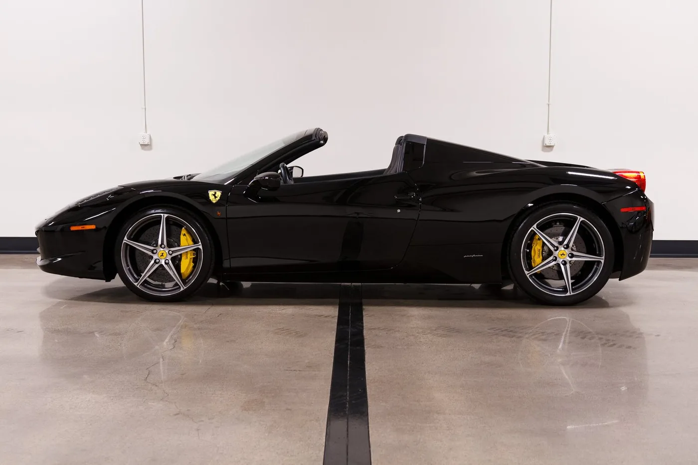 2013 Ferrari 458 Spider sold by a specialist dealer in Costa Mesa, United States, photo 6 of 15