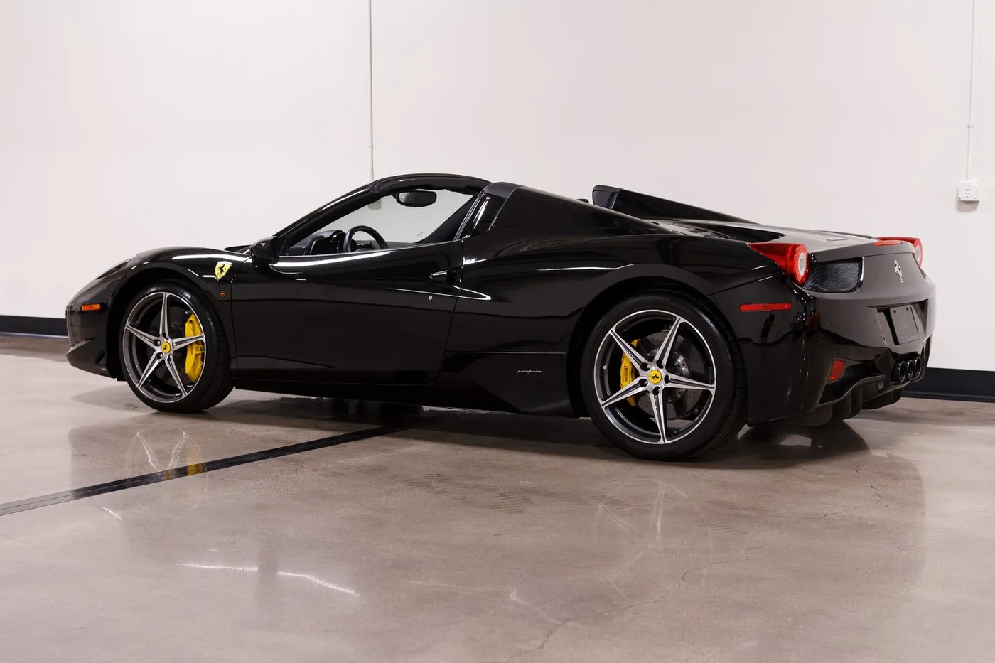 2013 Ferrari 458 Spider sold by a specialist dealer in Costa Mesa, United States, photo 7 of 15