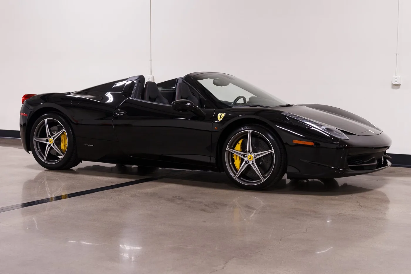 2013 Ferrari 458 Spider sold by a specialist dealer in Costa Mesa, United States, photo 8 of 15