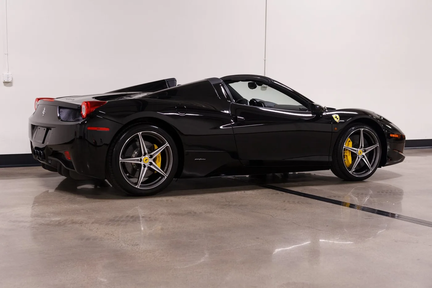 2013 Ferrari 458 Spider sold by a specialist dealer in Costa Mesa, United States, photo 10 of 15