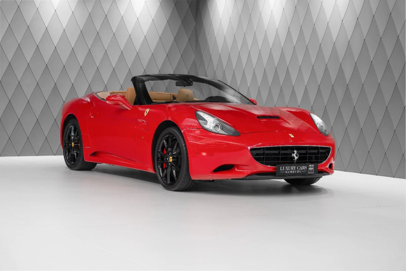 2013 Ferrari California proposée par un spécialiste de la supercar à Schenefeld, Allemagne, photo principale