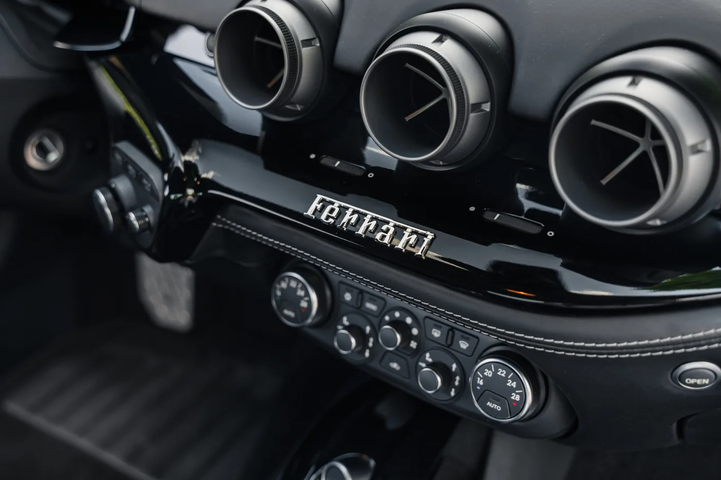 2013 Ferrari F12berlinetta, 21/30