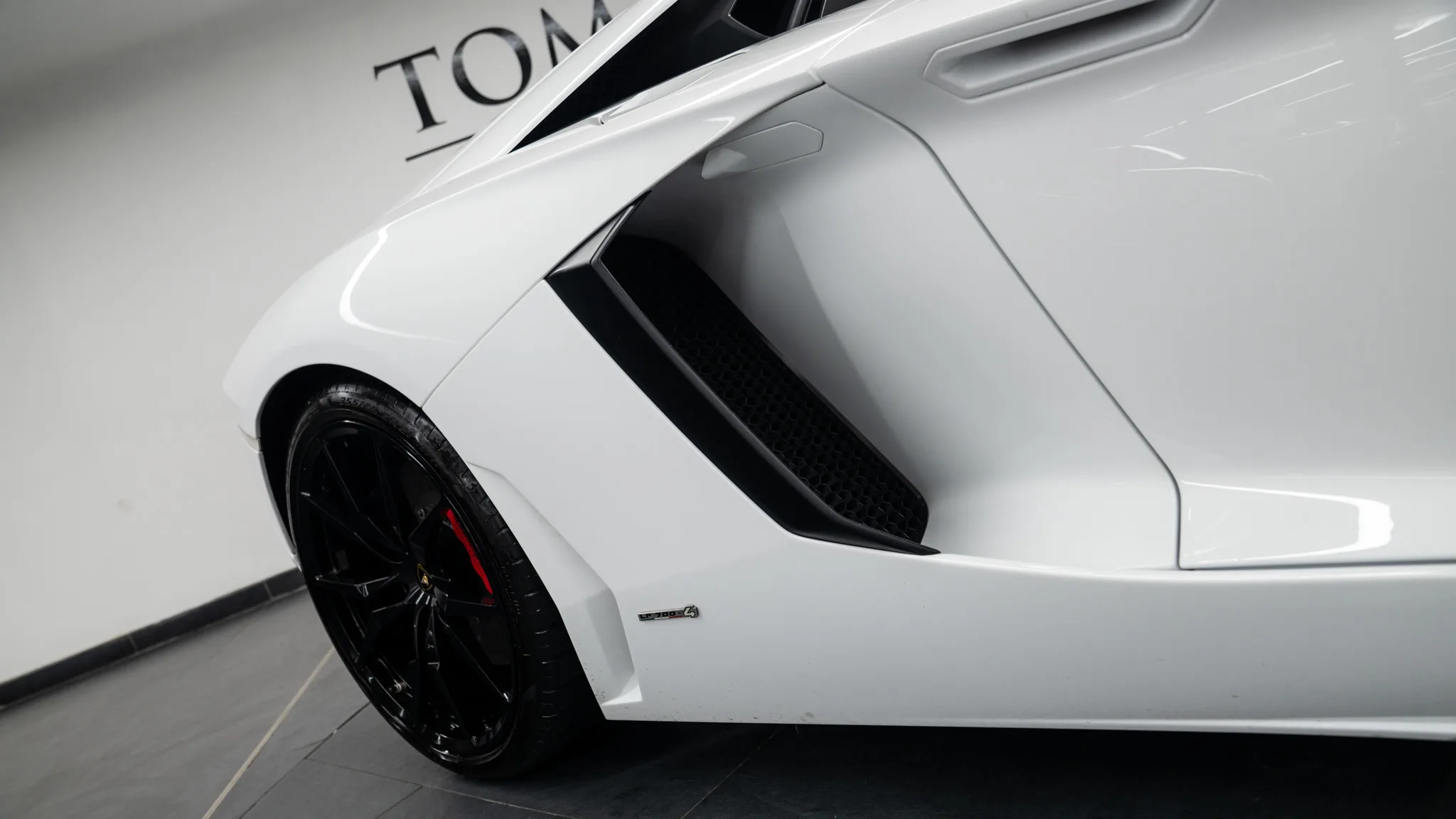 2013 Lamborghini Aventador Roadster LP 700-4, 12/30