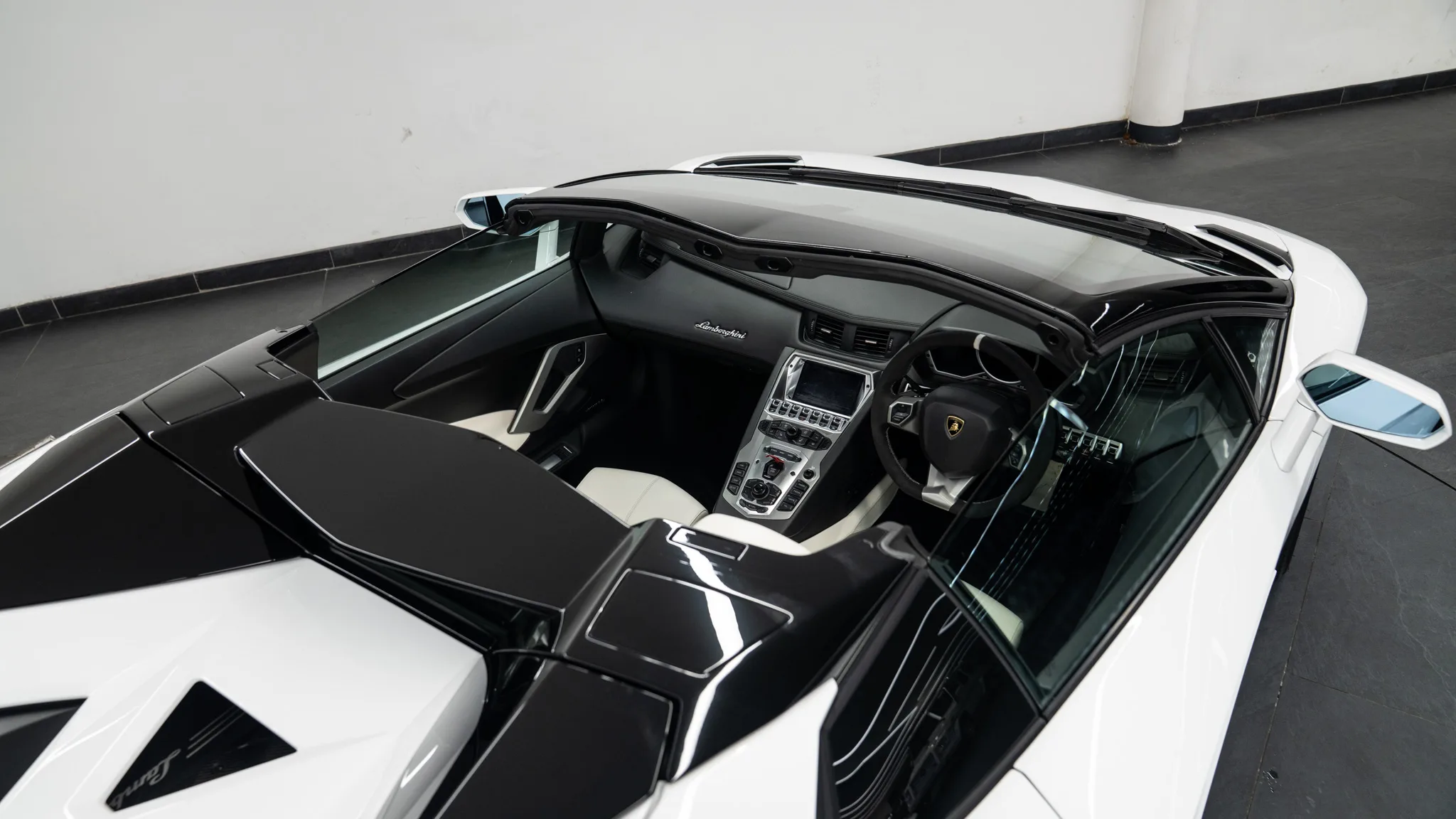 2013 Lamborghini Aventador Roadster LP 700-4, 22/30