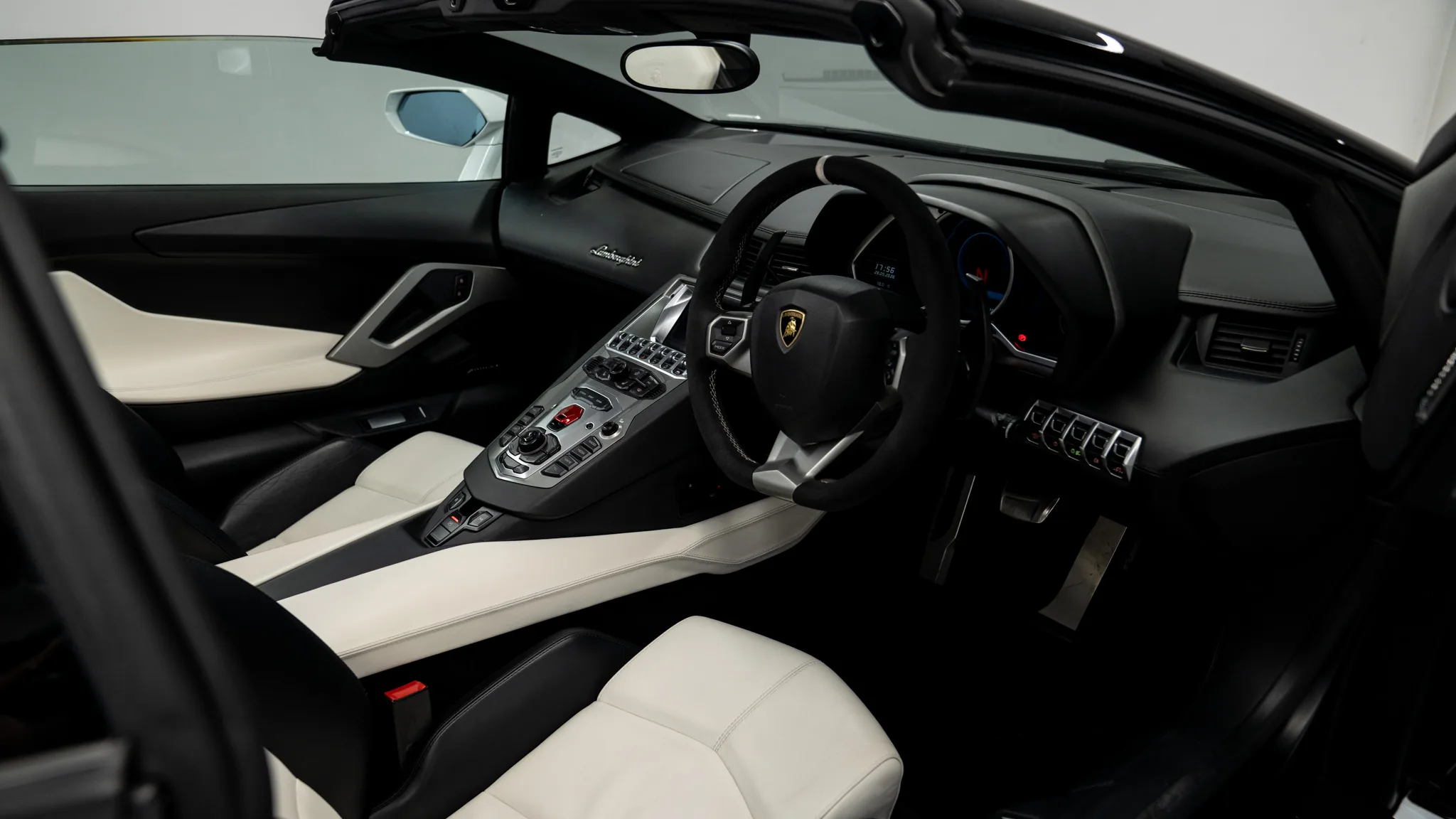 2013 Lamborghini Aventador Roadster LP 700-4, 23/30