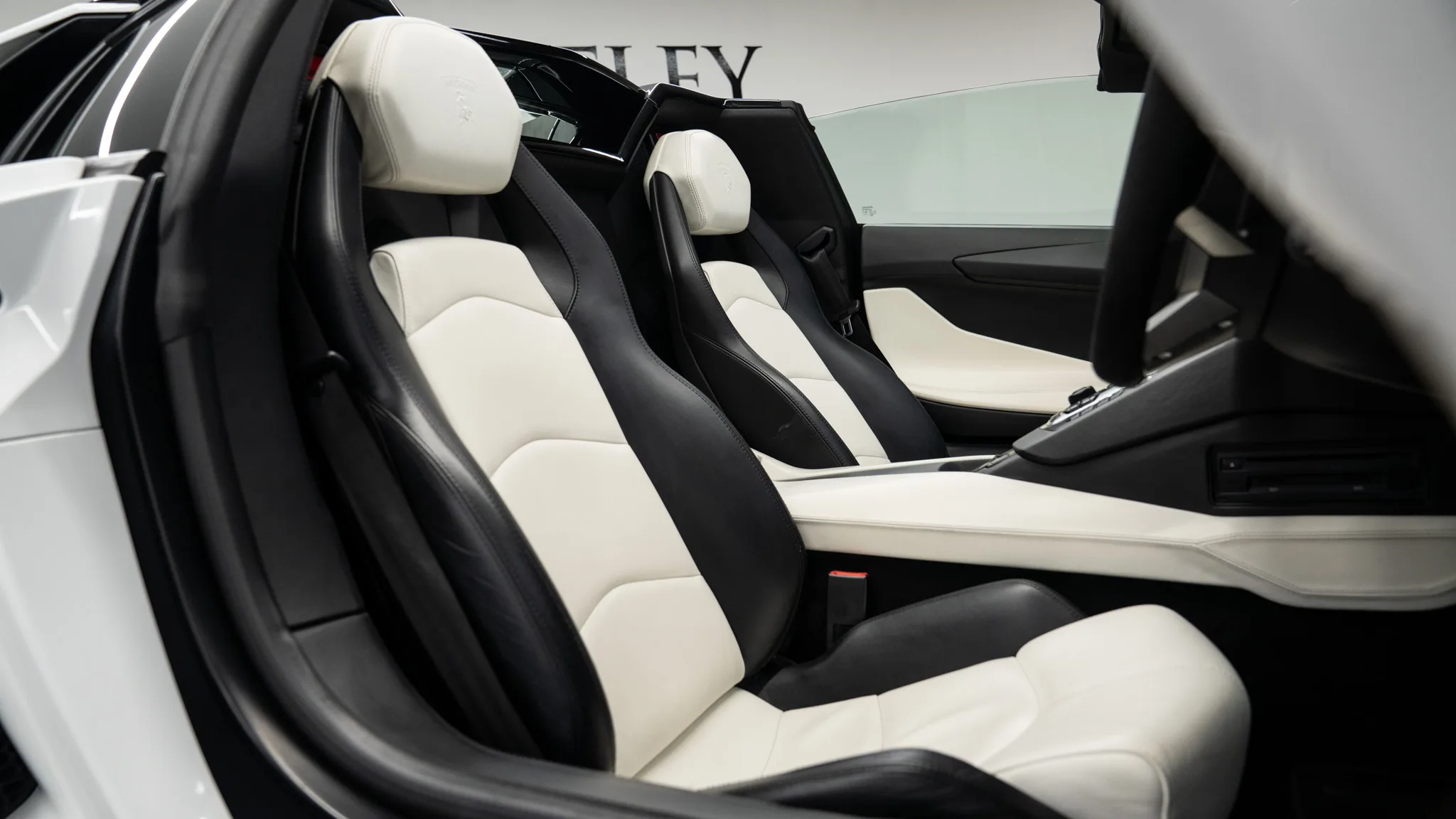 2013 Lamborghini Aventador Roadster LP 700-4, 24/30
