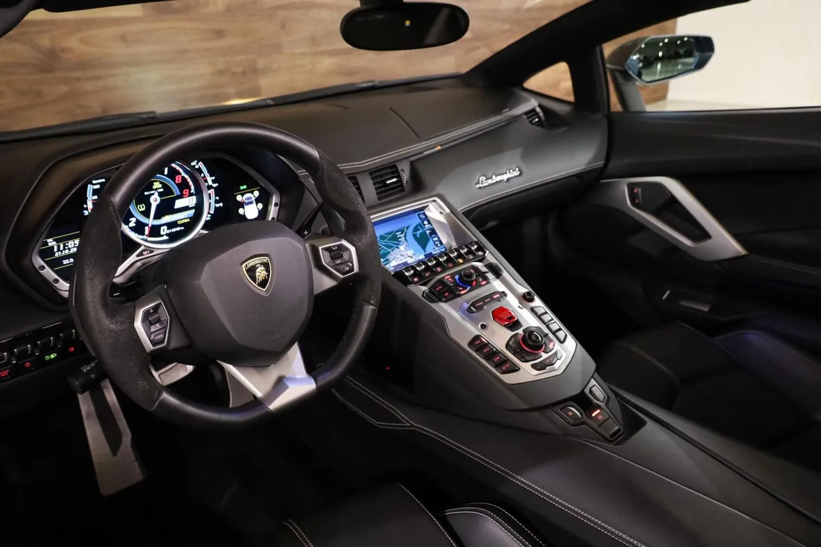 2013 Lamborghini Aventador Roadster, 4/30