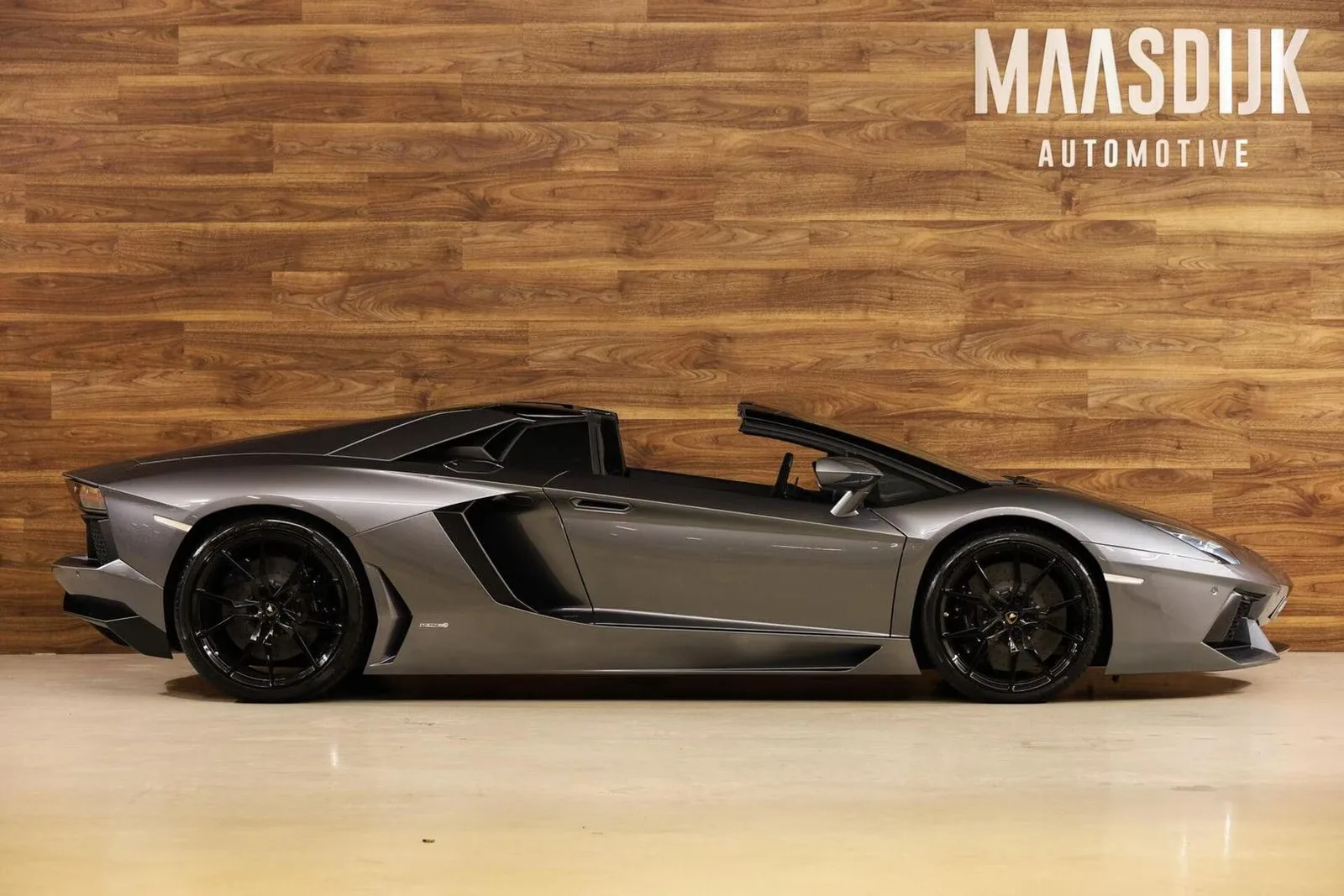 2013 Lamborghini Aventador Roadster, 6/30