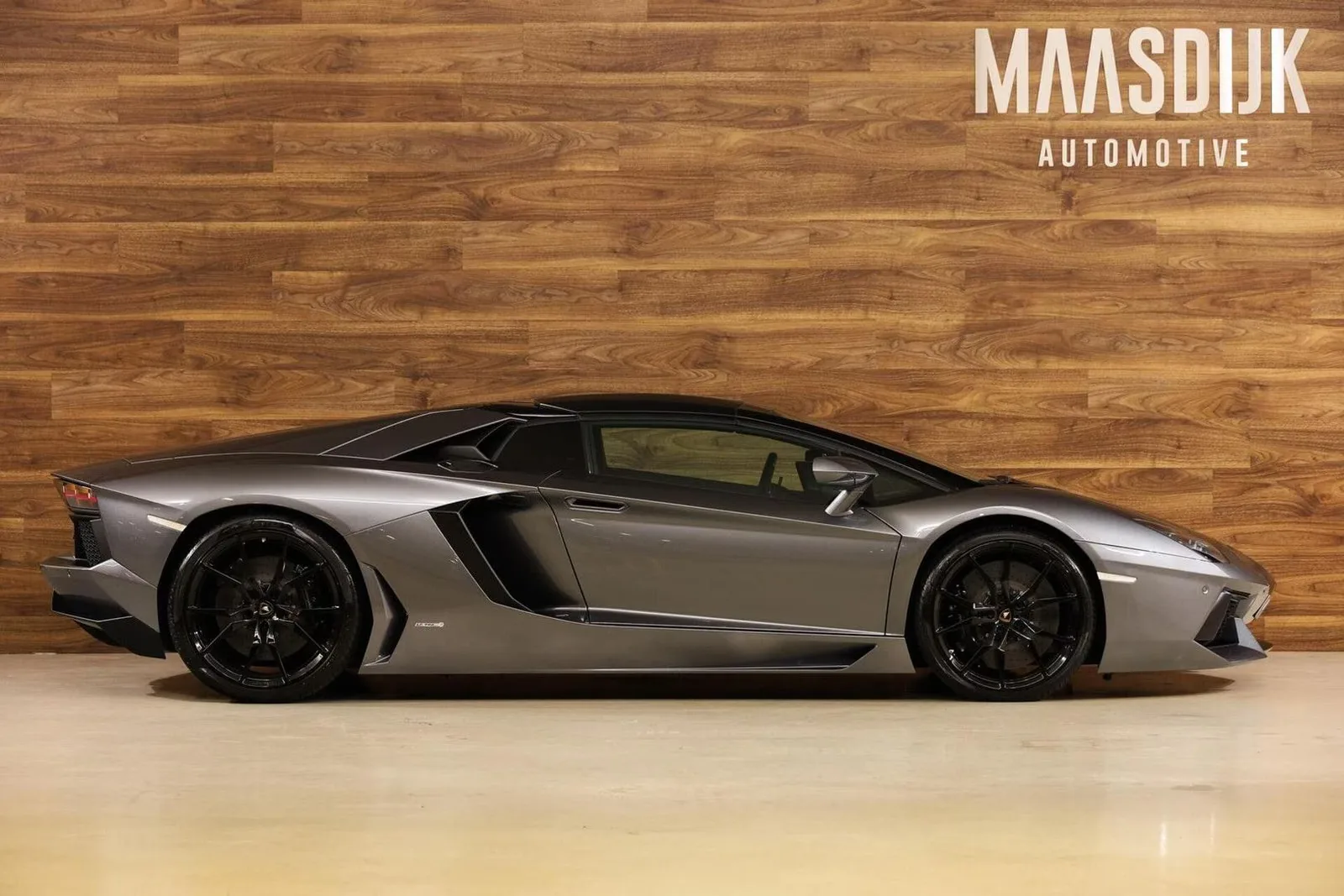 2013 Lamborghini Aventador Roadster, 7/30
