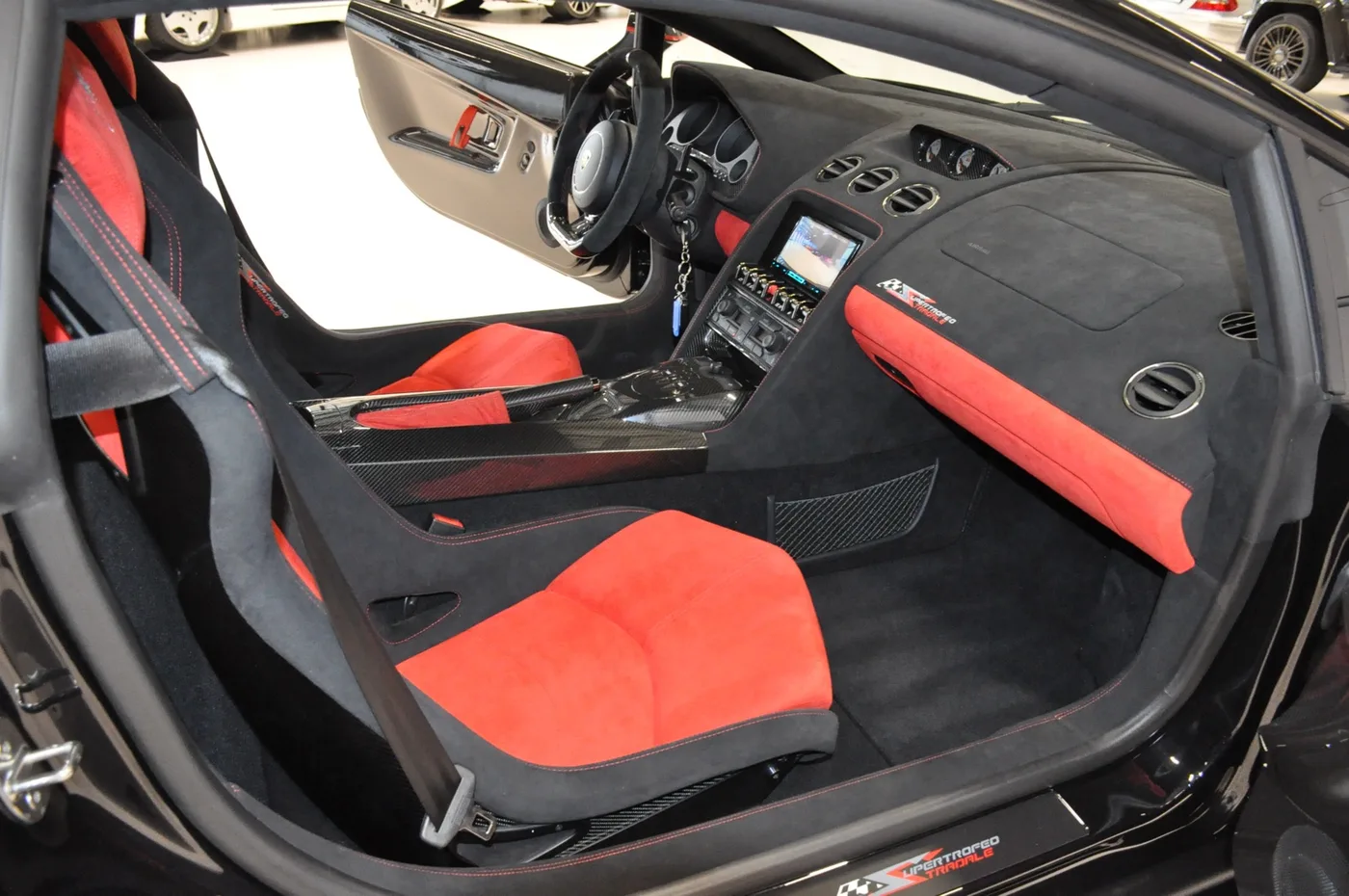 2013 Lamborghini Gallardo LP 570-4 Super Trofeo Stradale offered by a collector car dealer in Alkmaar, Netherlands, photo 4 of 15