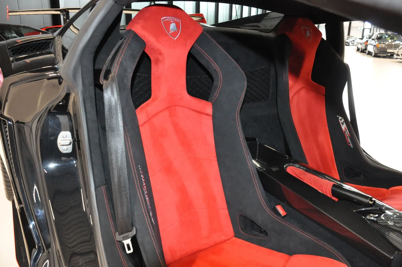 2013 Lamborghini Gallardo LP 570-4 Super Trofeo Stradale offered by a collector car dealer in Alkmaar, Netherlands, photo 8 of 15