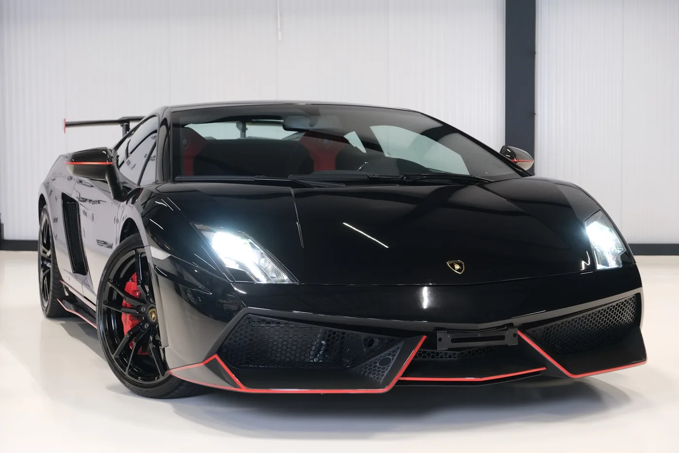 2013 Lamborghini Gallardo LP 570-4 Super Trofeo Stradale offered by a collector car dealer in Alkmaar, Netherlands, photo 13 of 15