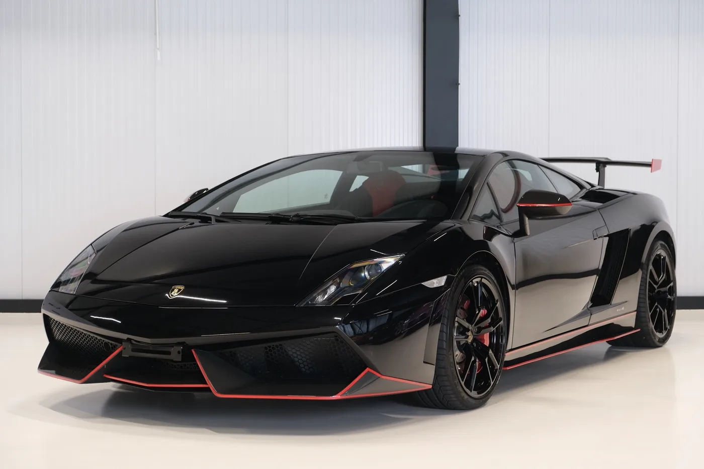 2013 Lamborghini Gallardo LP 570-4 Super Trofeo Stradale offered by a collector car dealer in Alkmaar, Netherlands, photo 15 of 15