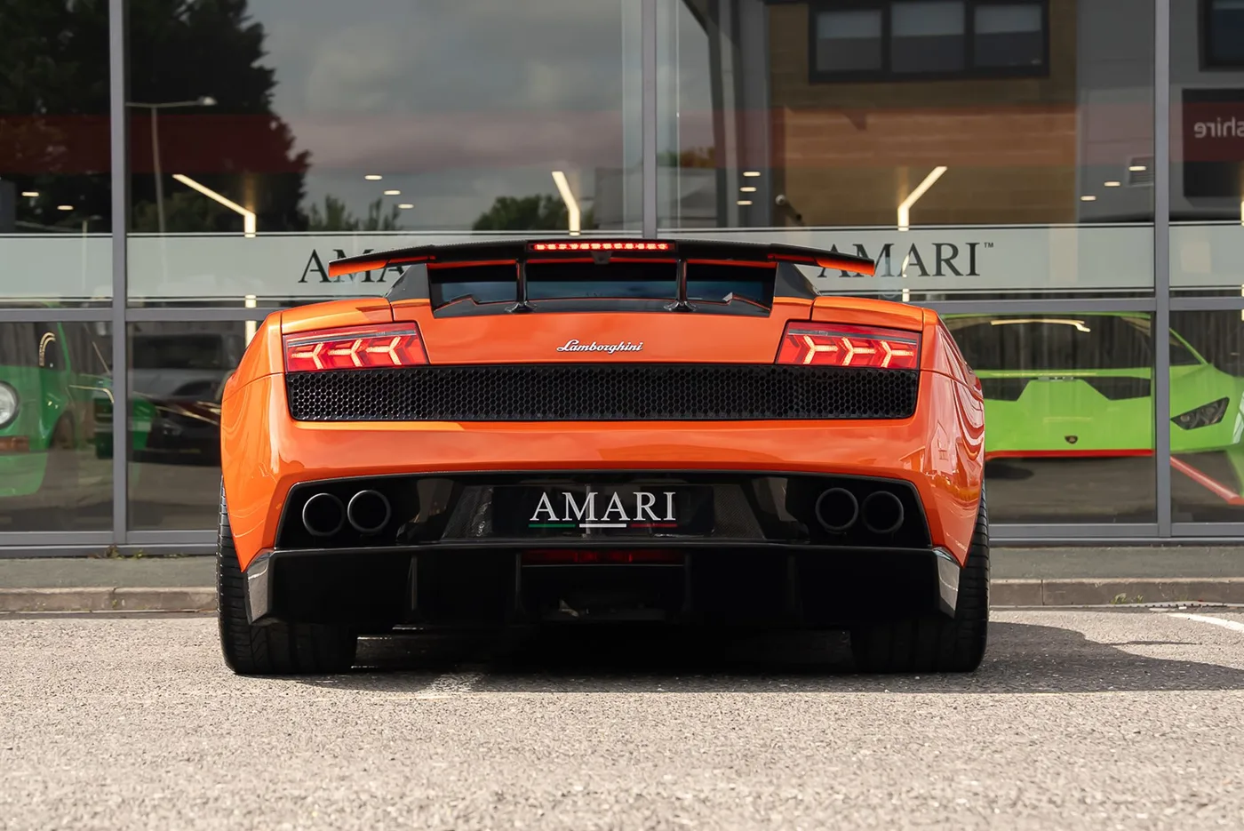 2013 Lamborghini Gallardo LP 570-4 Superleggera offered by a supercar dealer in Preston, United Kingdom, photo 7 of 25