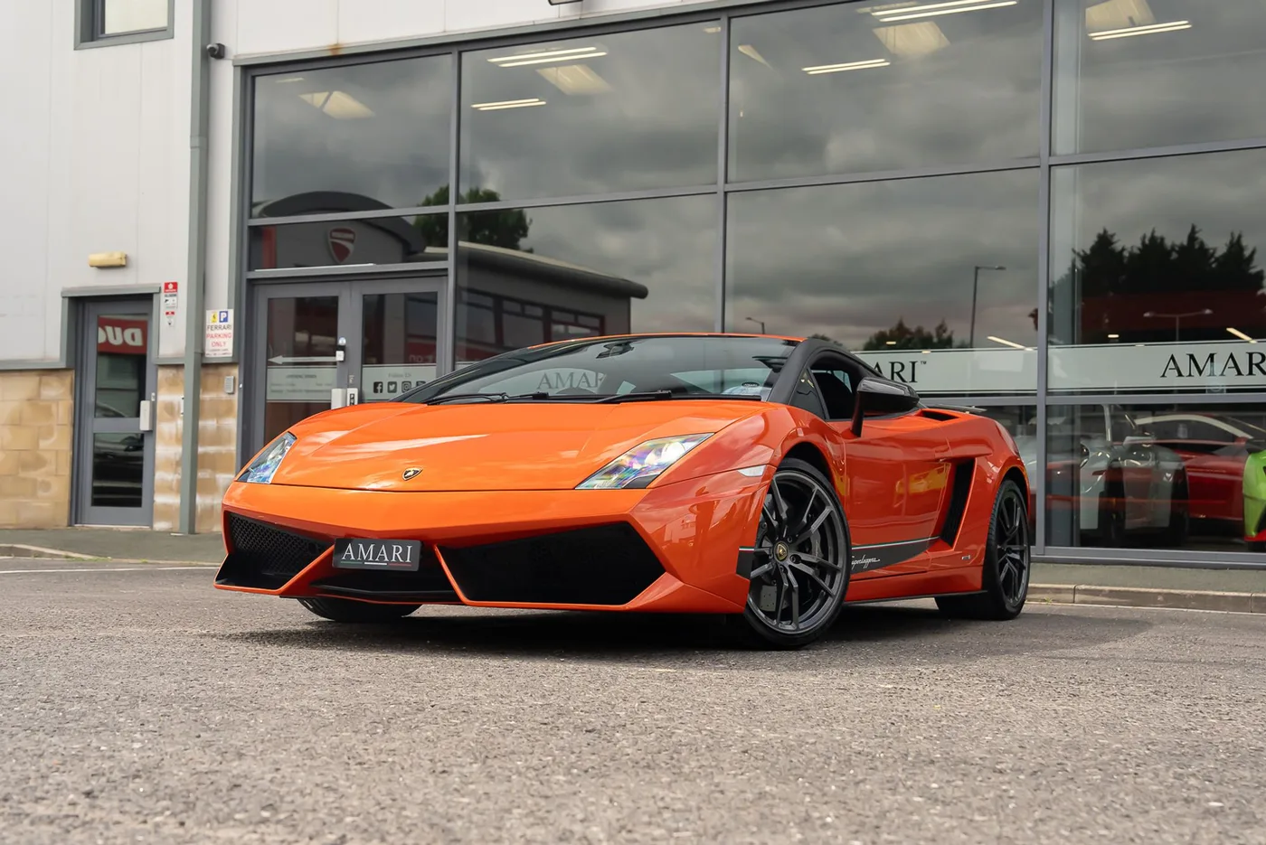 2013 Lamborghini Gallardo LP 570-4 Superleggera offered by a supercar dealer in Preston, United Kingdom, photo 10 of 25