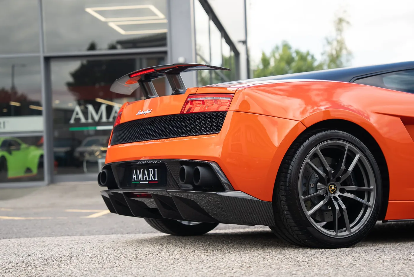 2013 Lamborghini Gallardo LP 570-4 Superleggera offered by a supercar dealer in Preston, United Kingdom, photo 18 of 25