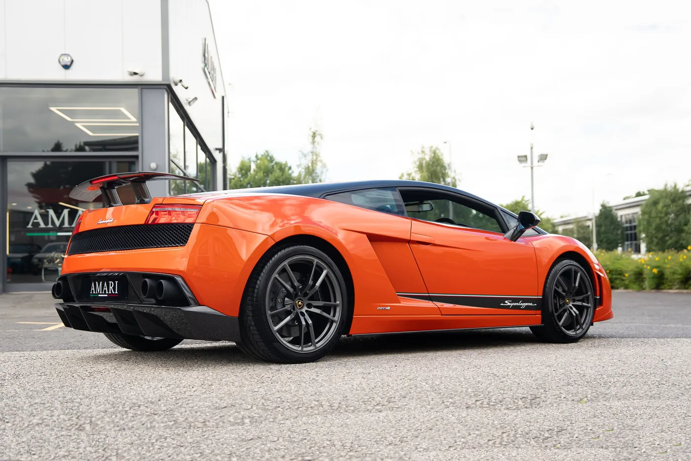 2013 Lamborghini Gallardo LP 570-4 Superleggera offered by a supercar dealer in Preston, United Kingdom, photo 19 of 25