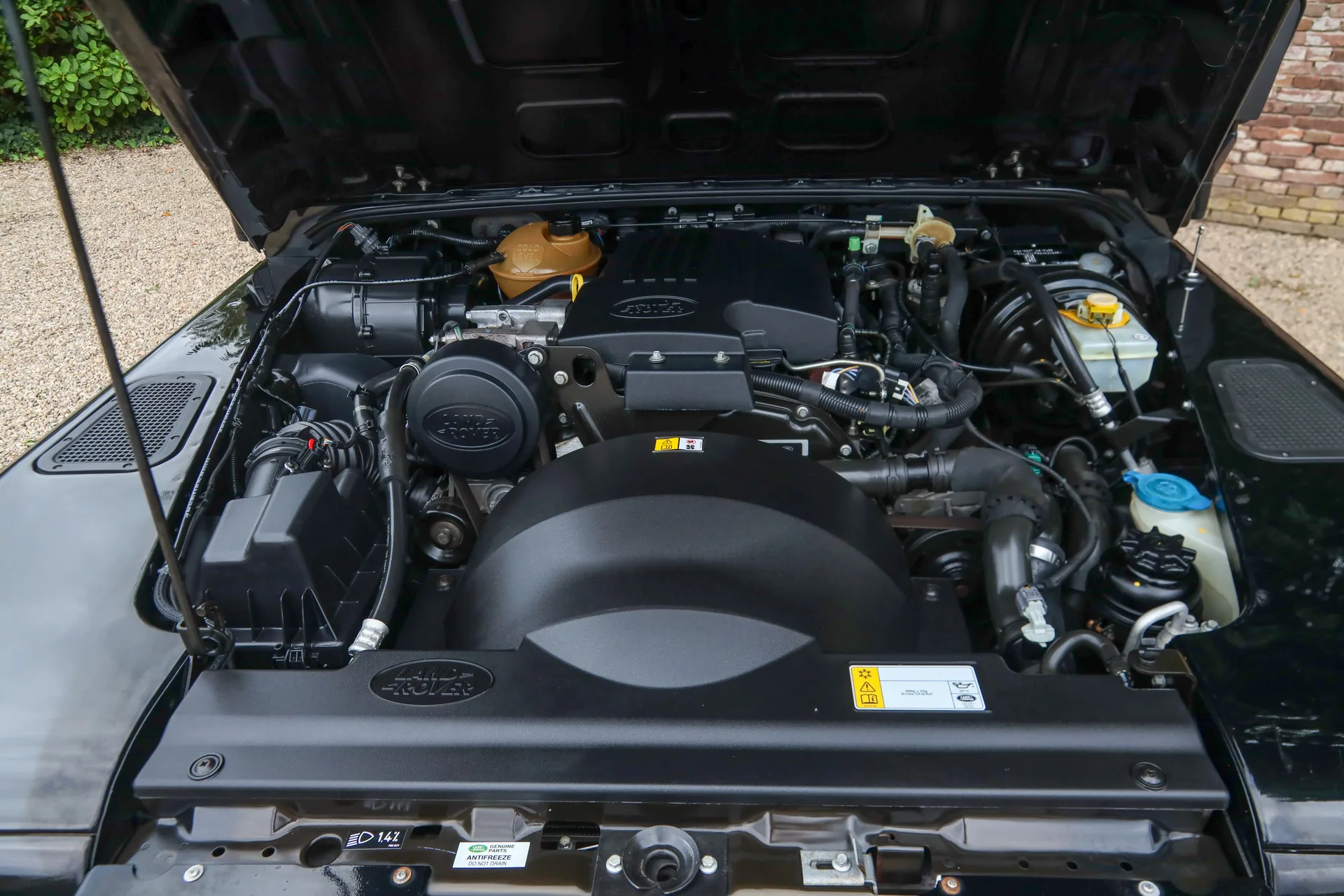 2013 Land Rover Defender 90 Station Wagon, 15/30