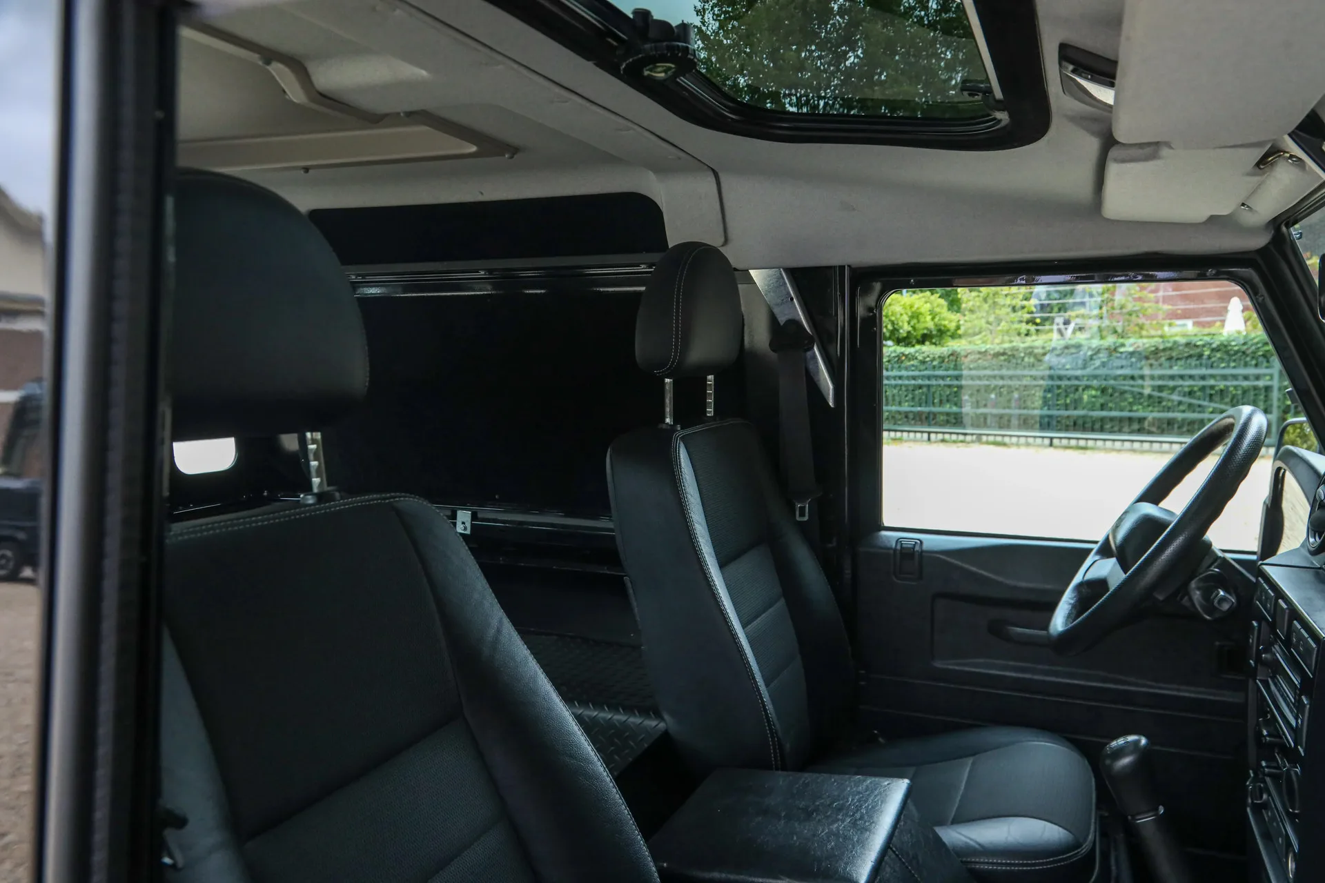 2013 Land Rover Defender 90 Station Wagon, 26/30