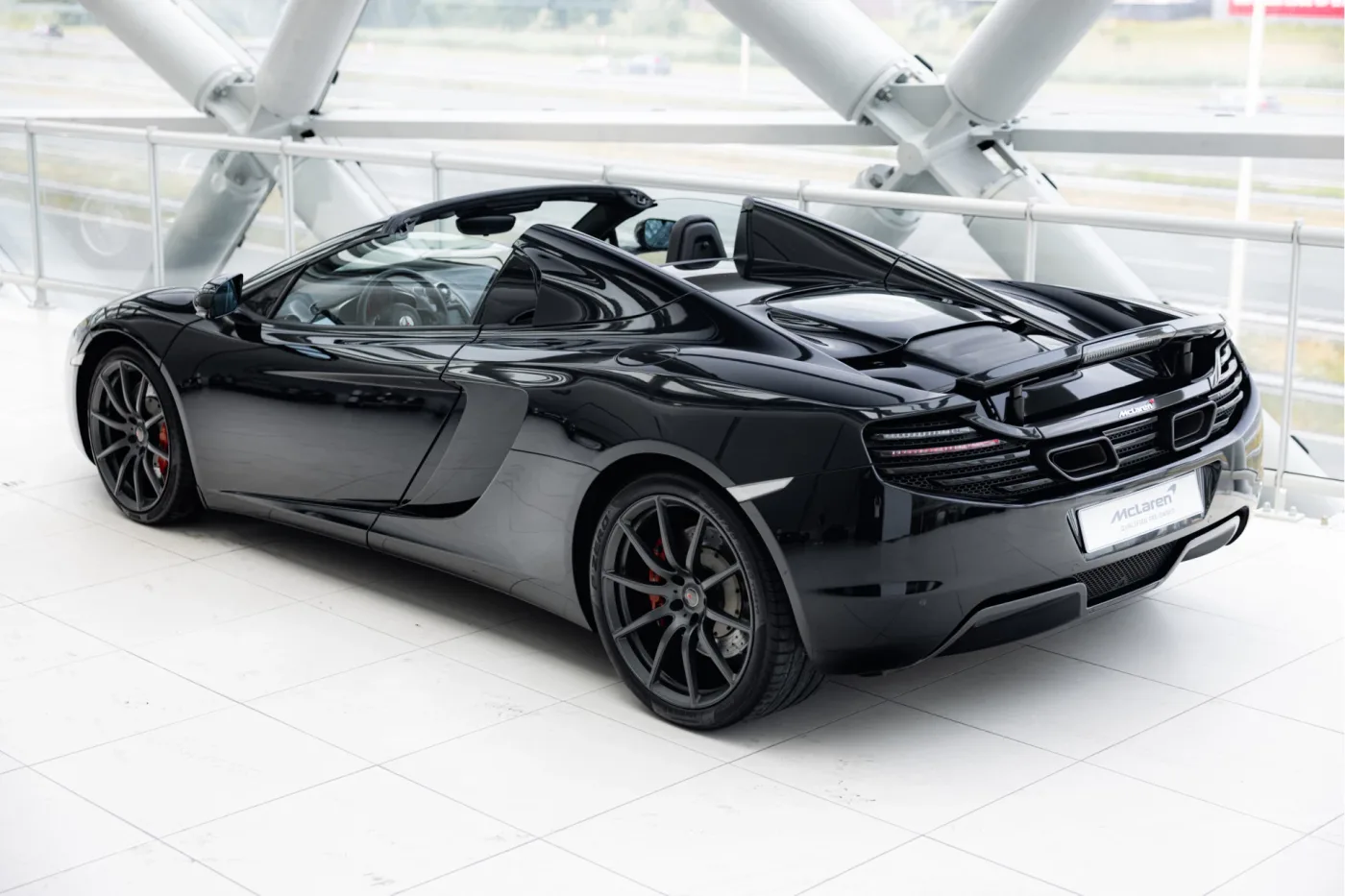 2013 McLaren MP4-12C Spider angeboten von einem offiziellen McLaren und Morgan-Vertragshändler in Utrecht, Niederlande, Foto 2 von 25
