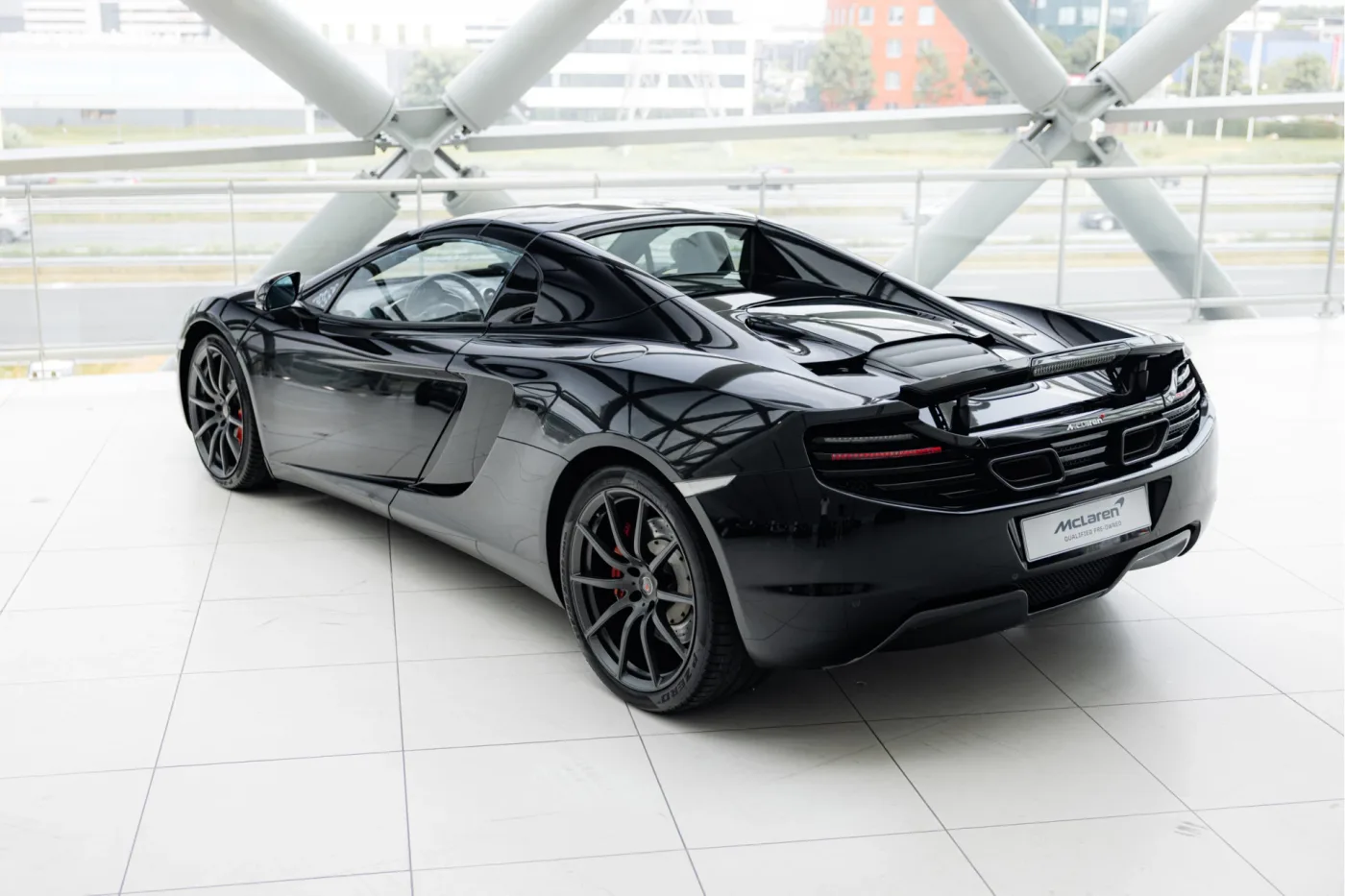 2013 McLaren MP4-12C Spider angeboten von einem offiziellen McLaren und Morgan-Vertragshändler in Utrecht, Niederlande, Foto 3 von 25