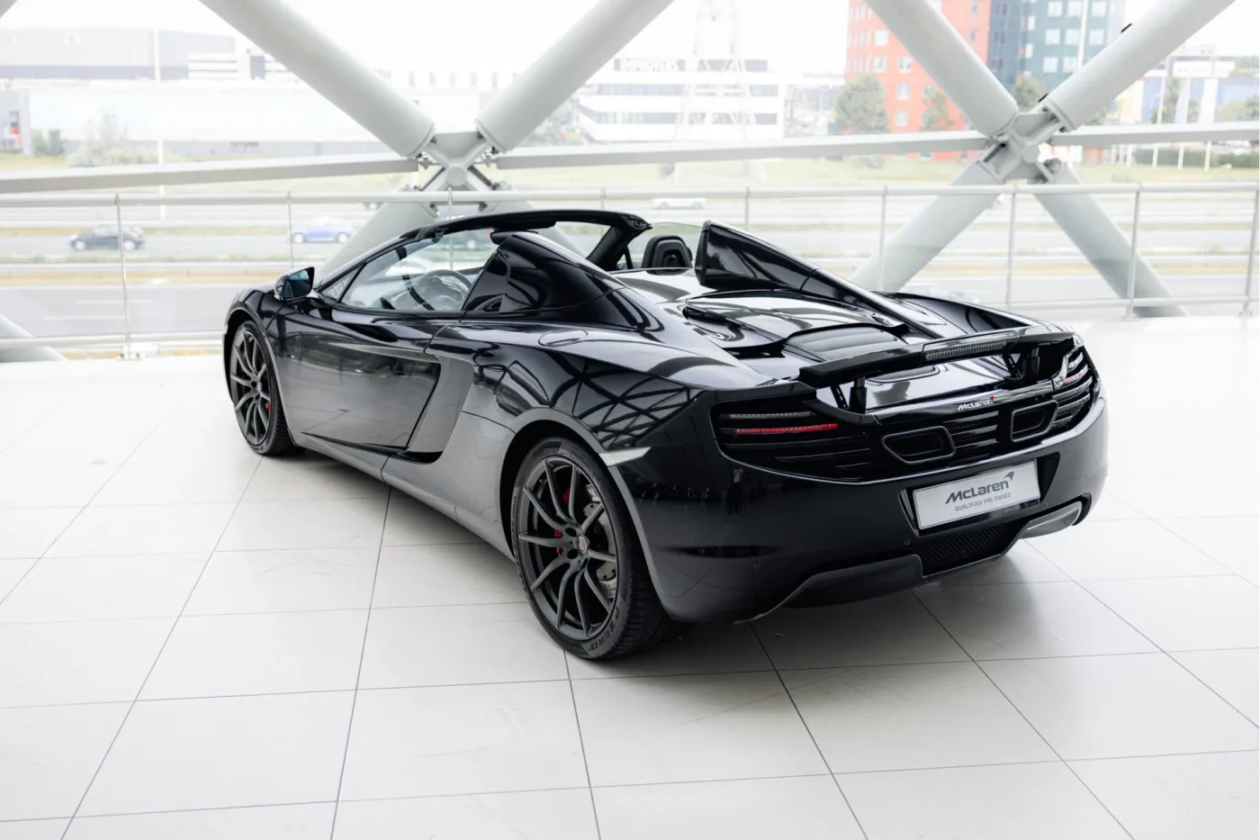 2013 McLaren MP4-12C Spider angeboten von einem offiziellen McLaren und Morgan-Vertragshändler in Utrecht, Niederlande, Foto 11 von 25