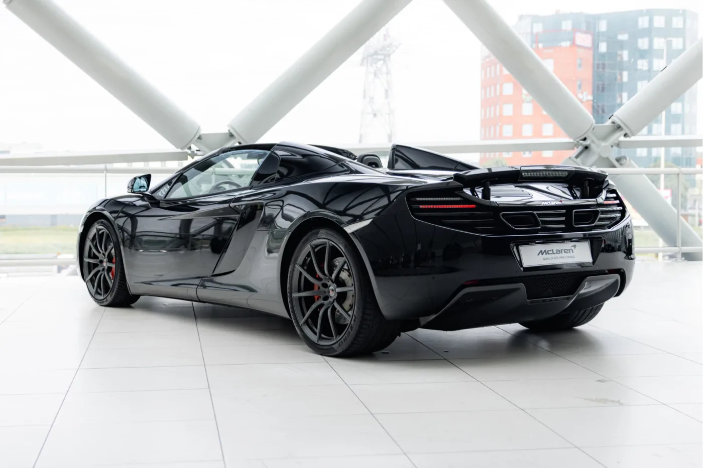 2013 McLaren MP4-12C Spider angeboten von einem offiziellen McLaren und Morgan-Vertragshändler in Utrecht, Niederlande, Foto 12 von 25