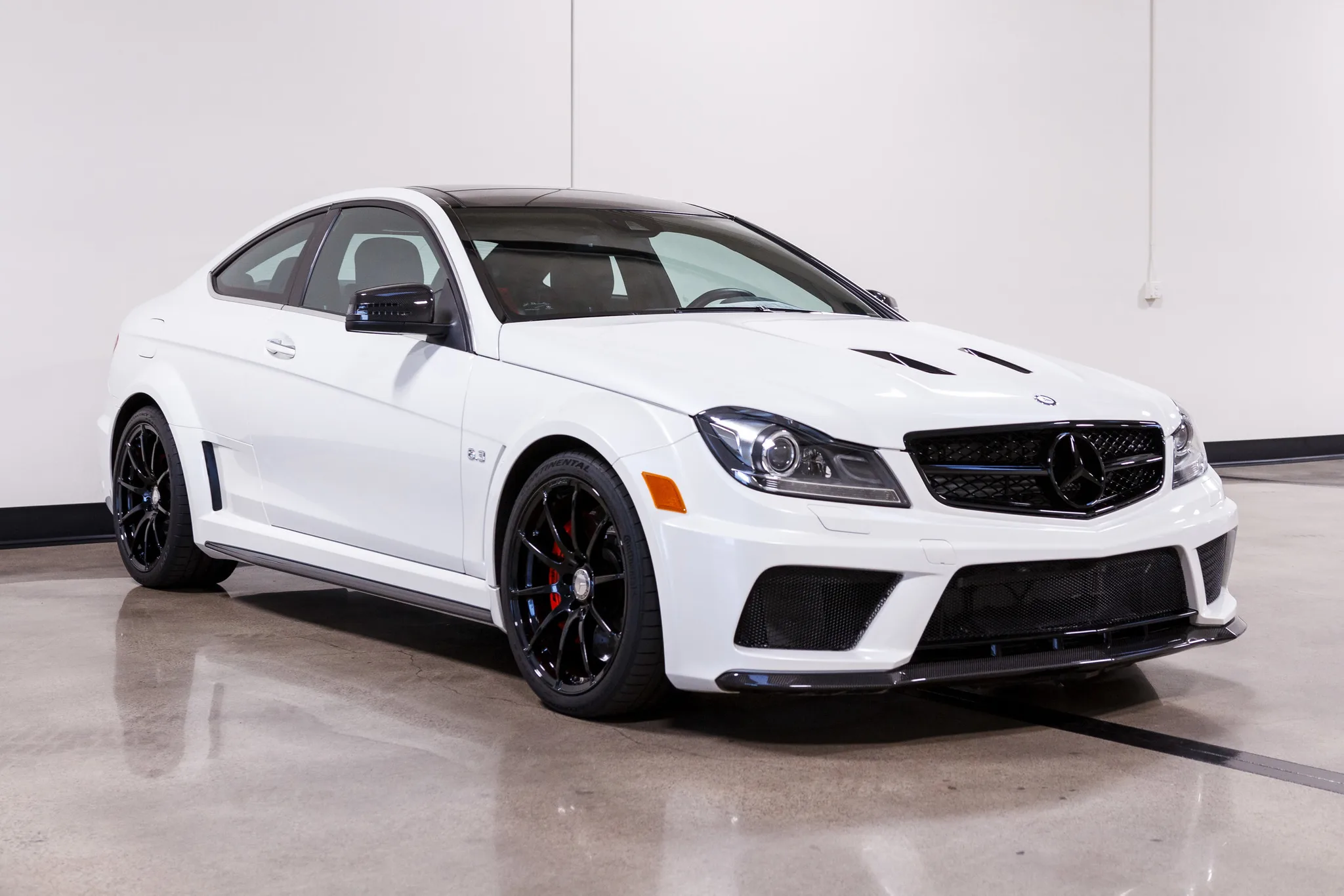 2013 Mercedes-AMG C 63 Black Series vendue par un concessionnaire spécialisé à Costa Mesa, États-Unis, photo principale