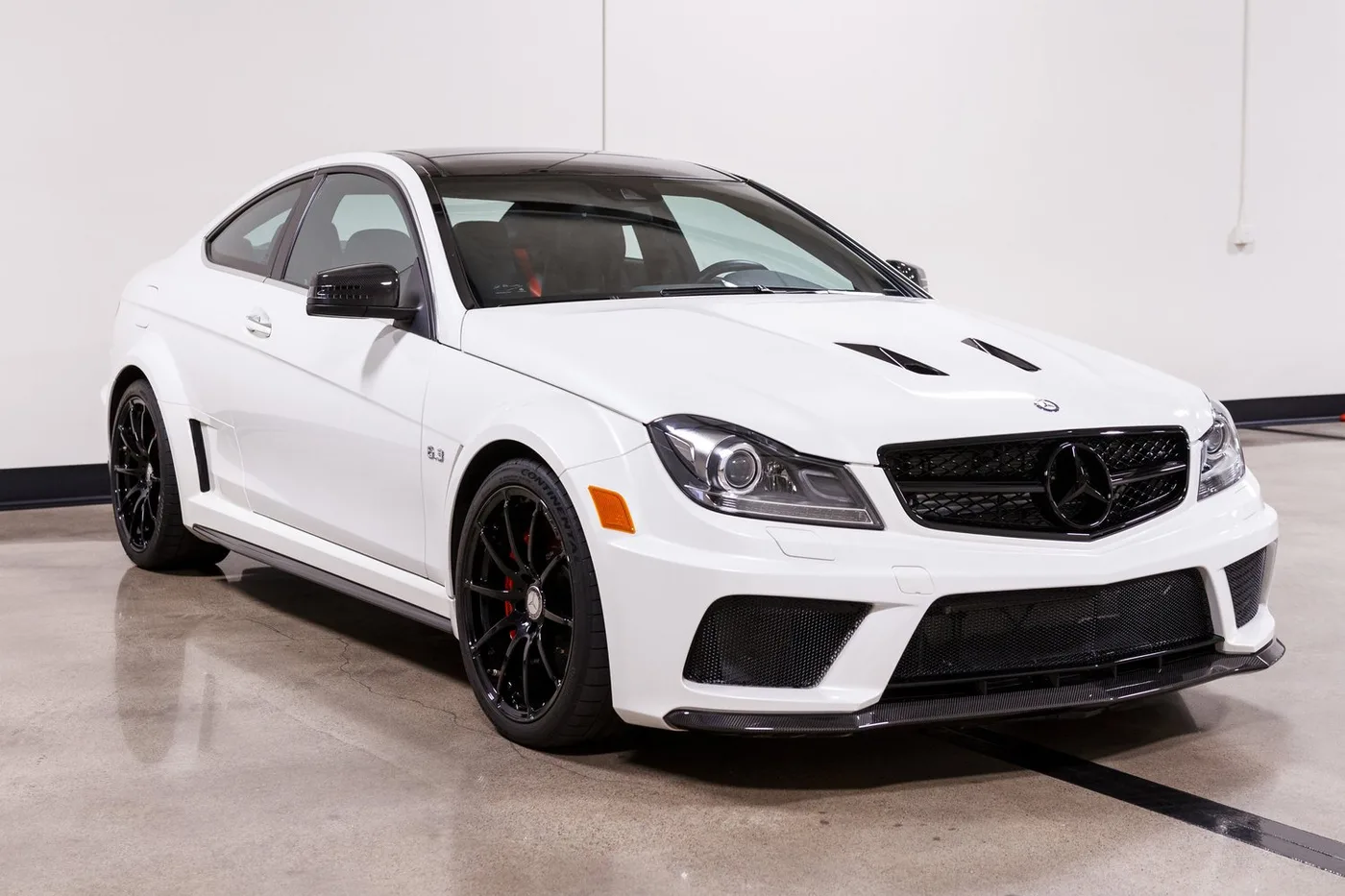 2013 Mercedes-AMG C 63 Black Series vendue par un concessionnaire spécialisé à Costa Mesa, États-Unis, photo 2 sur 15