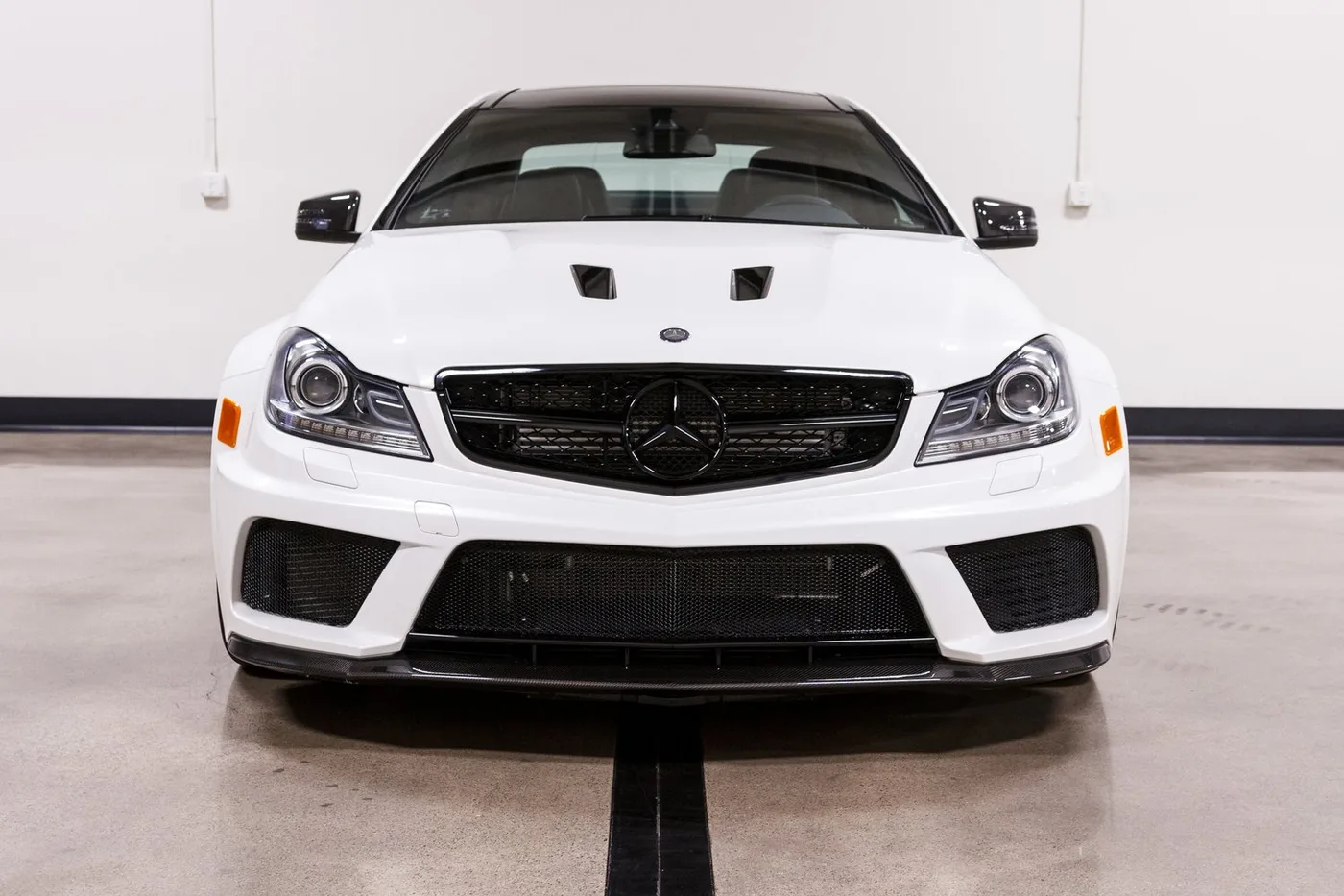 2013 Mercedes-AMG C 63 Black Series vendue par un concessionnaire spécialisé à Costa Mesa, États-Unis, photo 3 sur 15