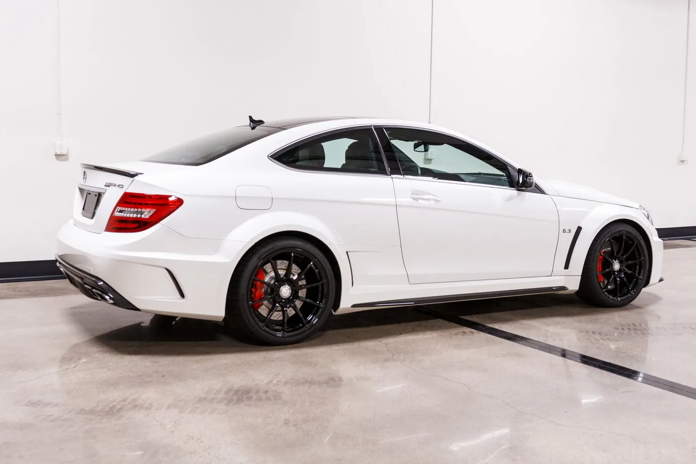 2013 Mercedes-AMG C 63 Black Series vendue par un concessionnaire spécialisé à Costa Mesa, États-Unis, photo 5 sur 15