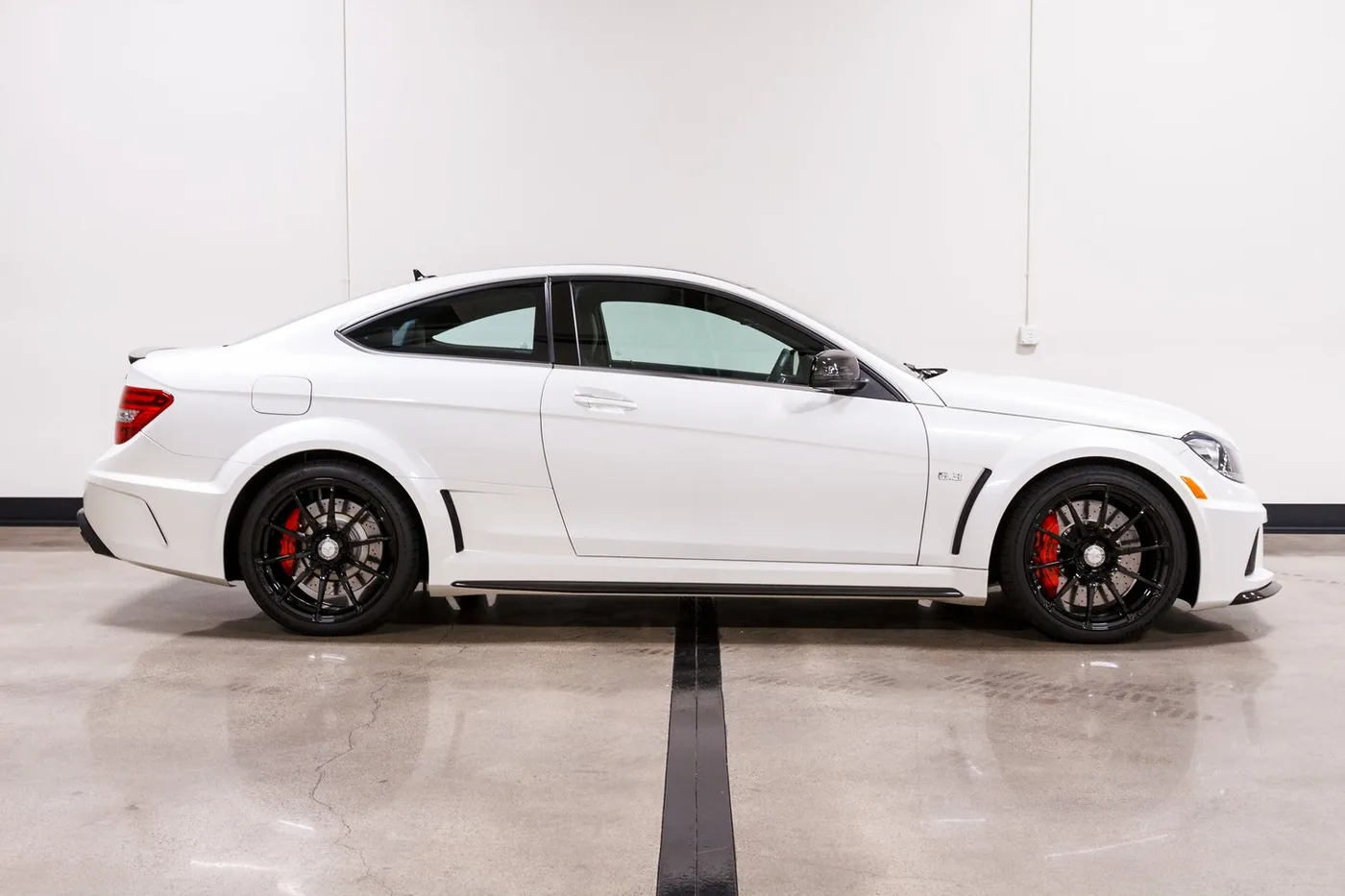 2013 Mercedes-AMG C 63 Black Series vendue par un concessionnaire spécialisé à Costa Mesa, États-Unis, photo 6 sur 15