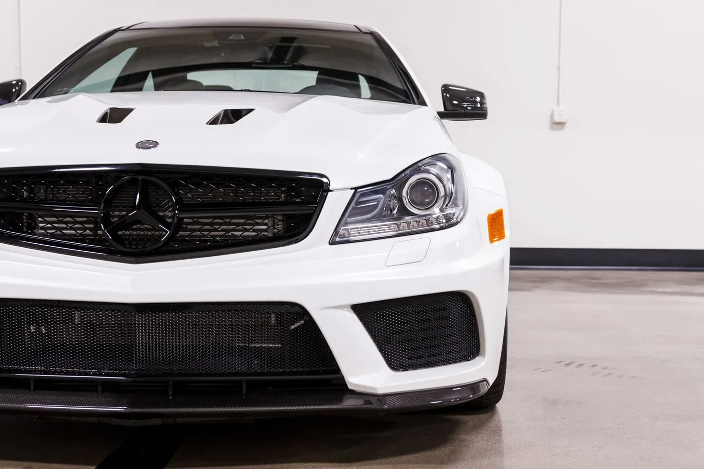 2013 Mercedes-AMG C 63 Black Series vendue par un concessionnaire spécialisé à Costa Mesa, États-Unis, photo 14 sur 15