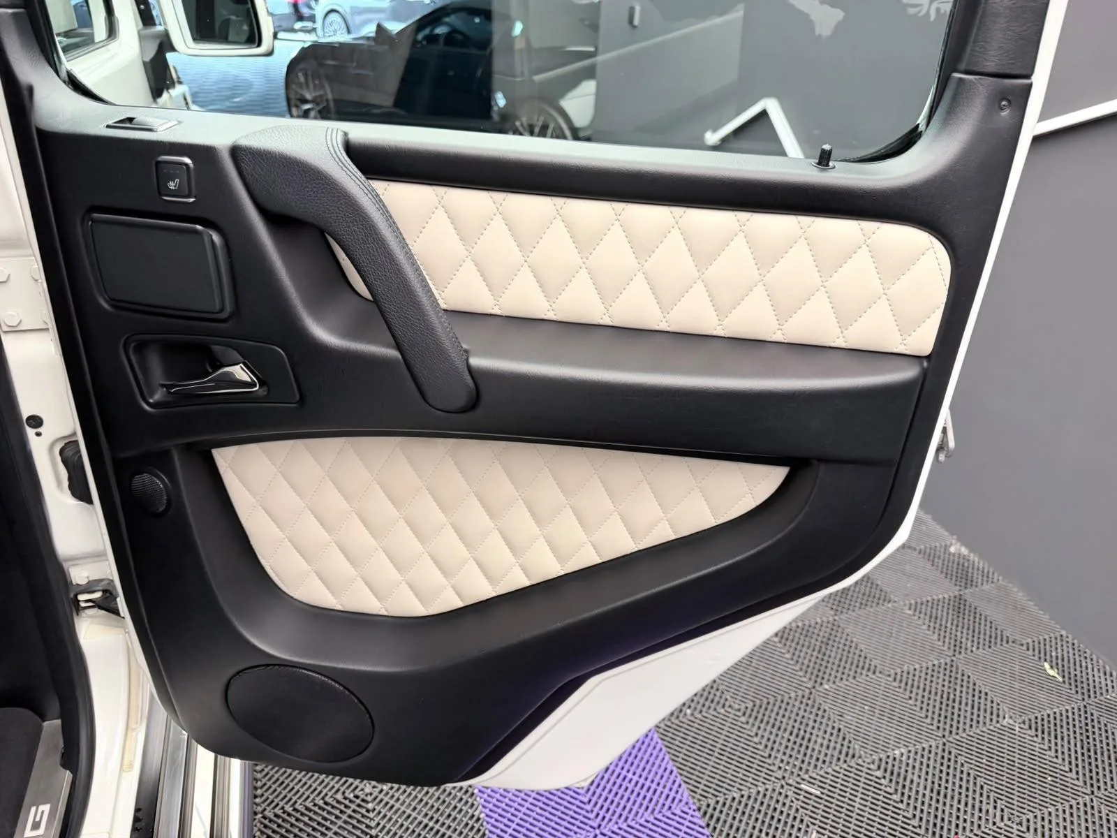 2013 Mercedes-AMG G 65, 26/28